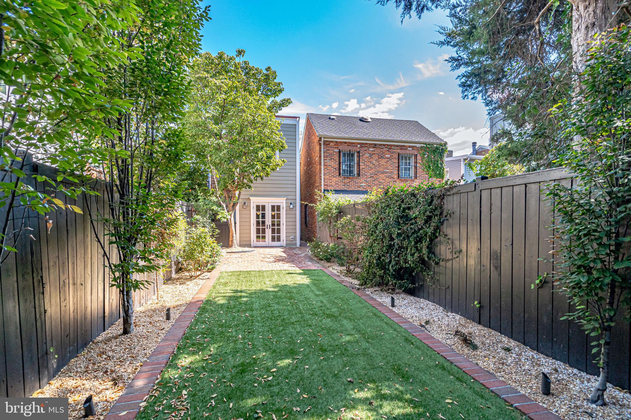 OLD TOWN ALEXANDRIA - Residential Lease