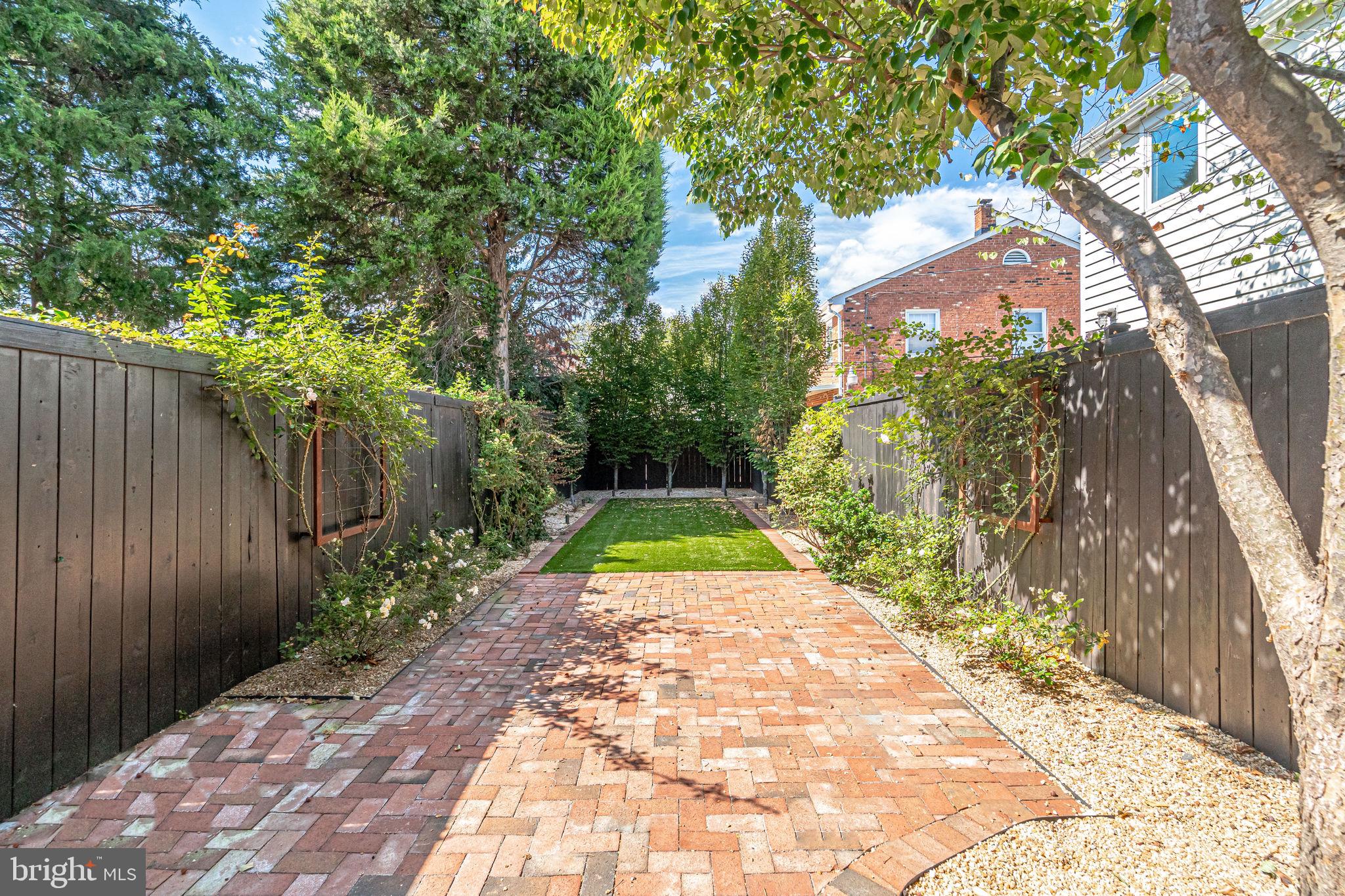 OLD TOWN ALEXANDRIA - Residential Lease