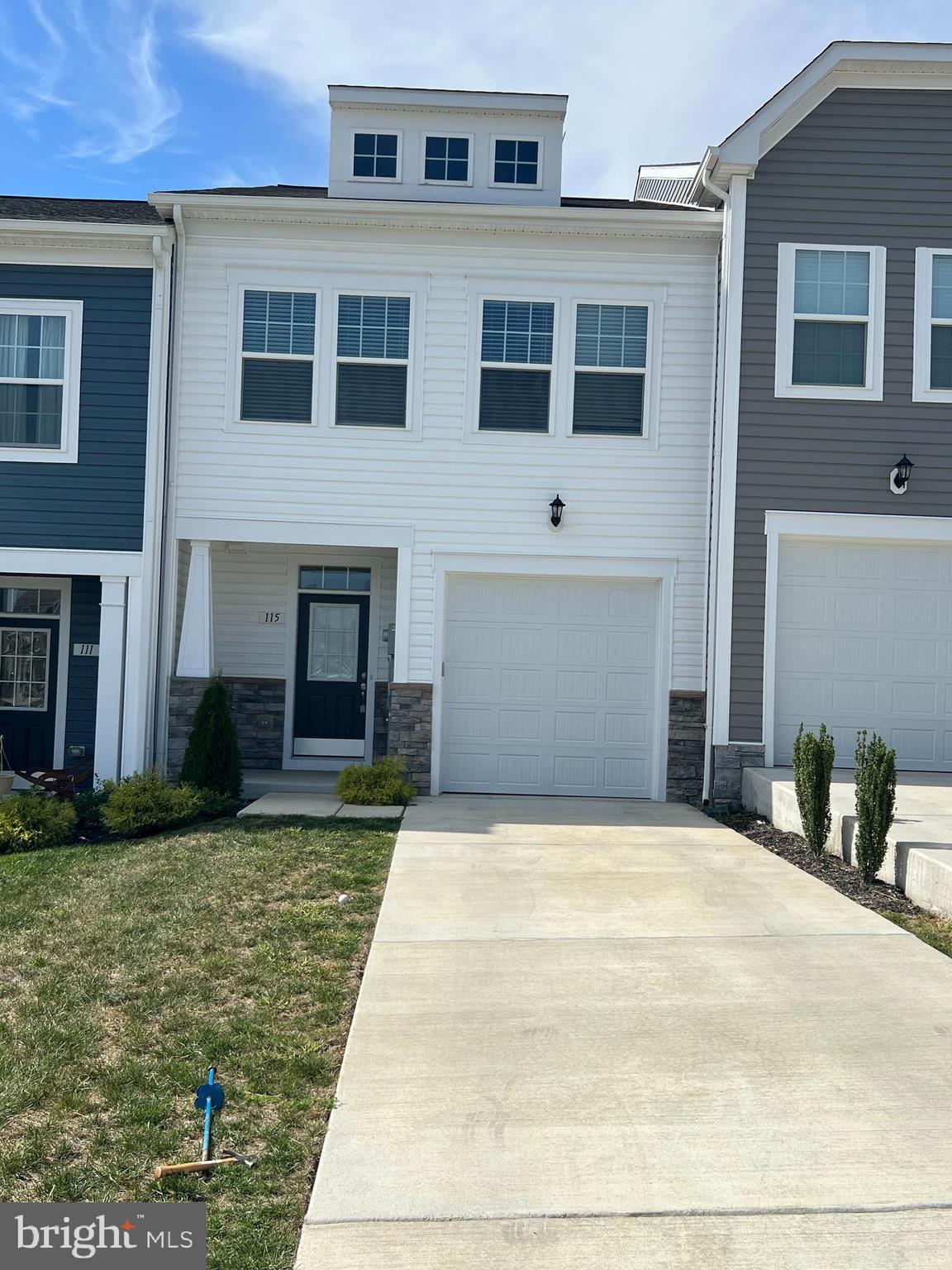 OVERLOOK AT RIVERSIDE - Residential Lease