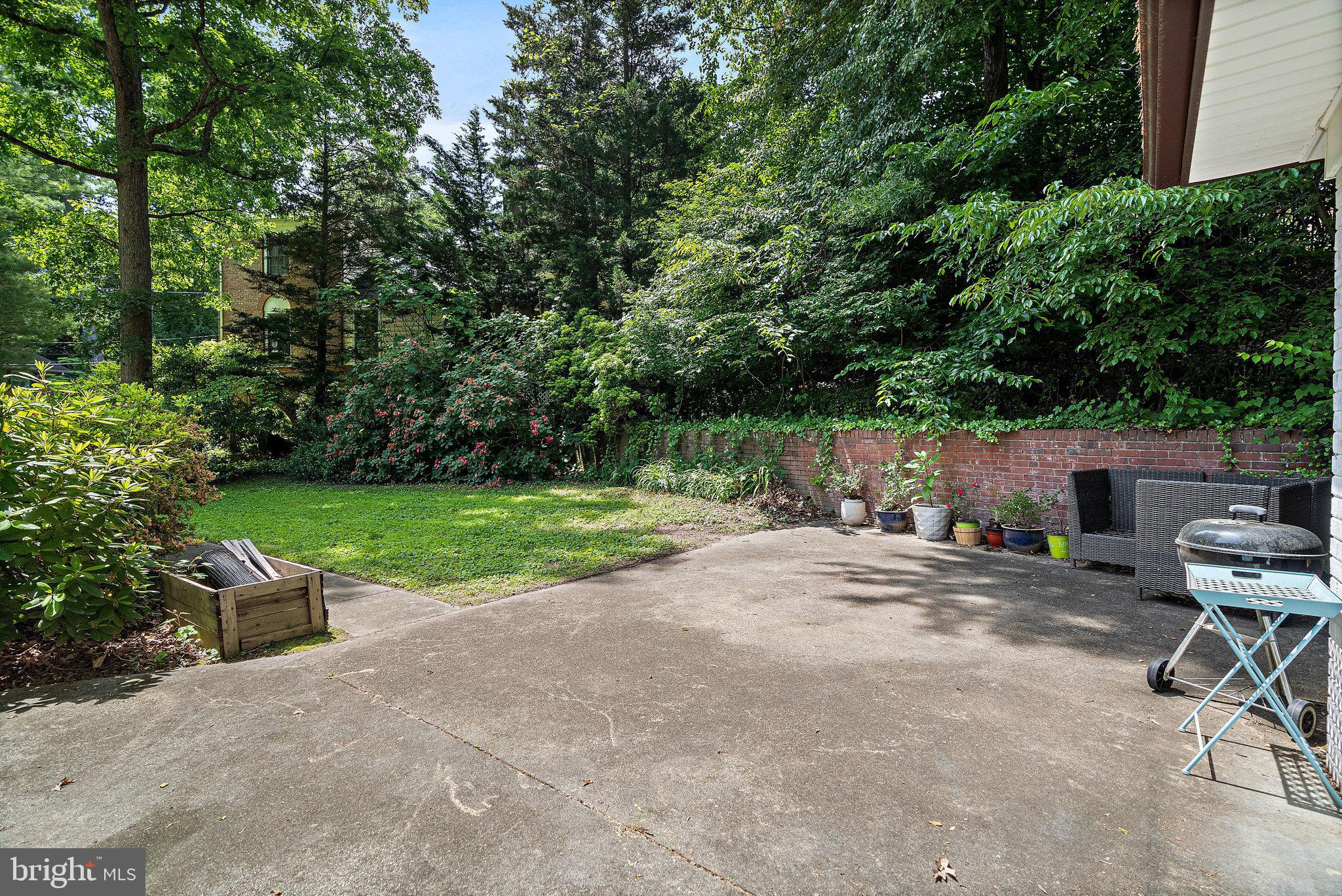 2420 N TAYLOR STREET