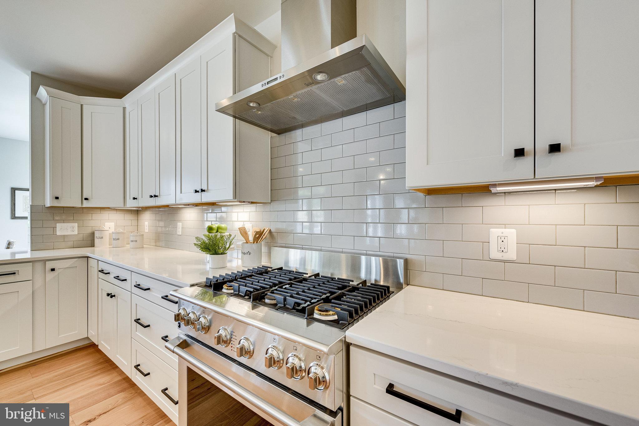 OAKTON VIEW - Residential