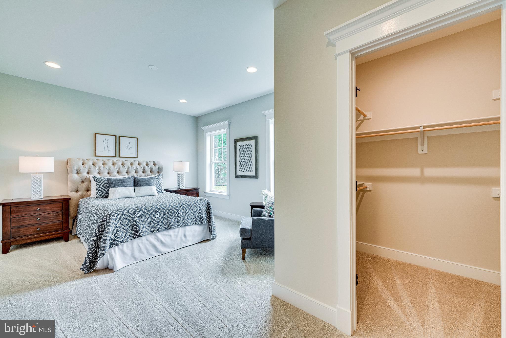 OAKTON VIEW - Residential