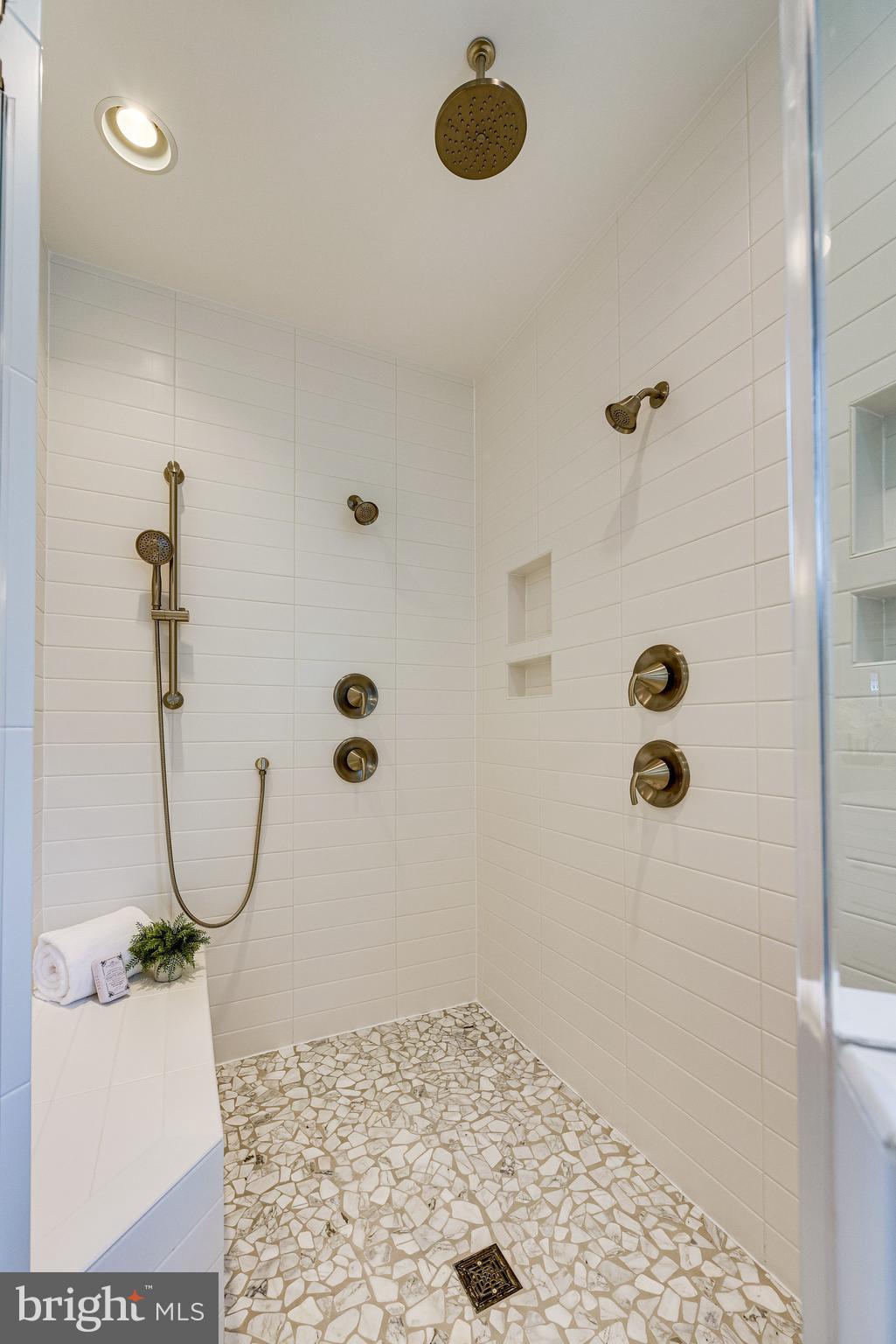 OAKTON VIEW - Residential