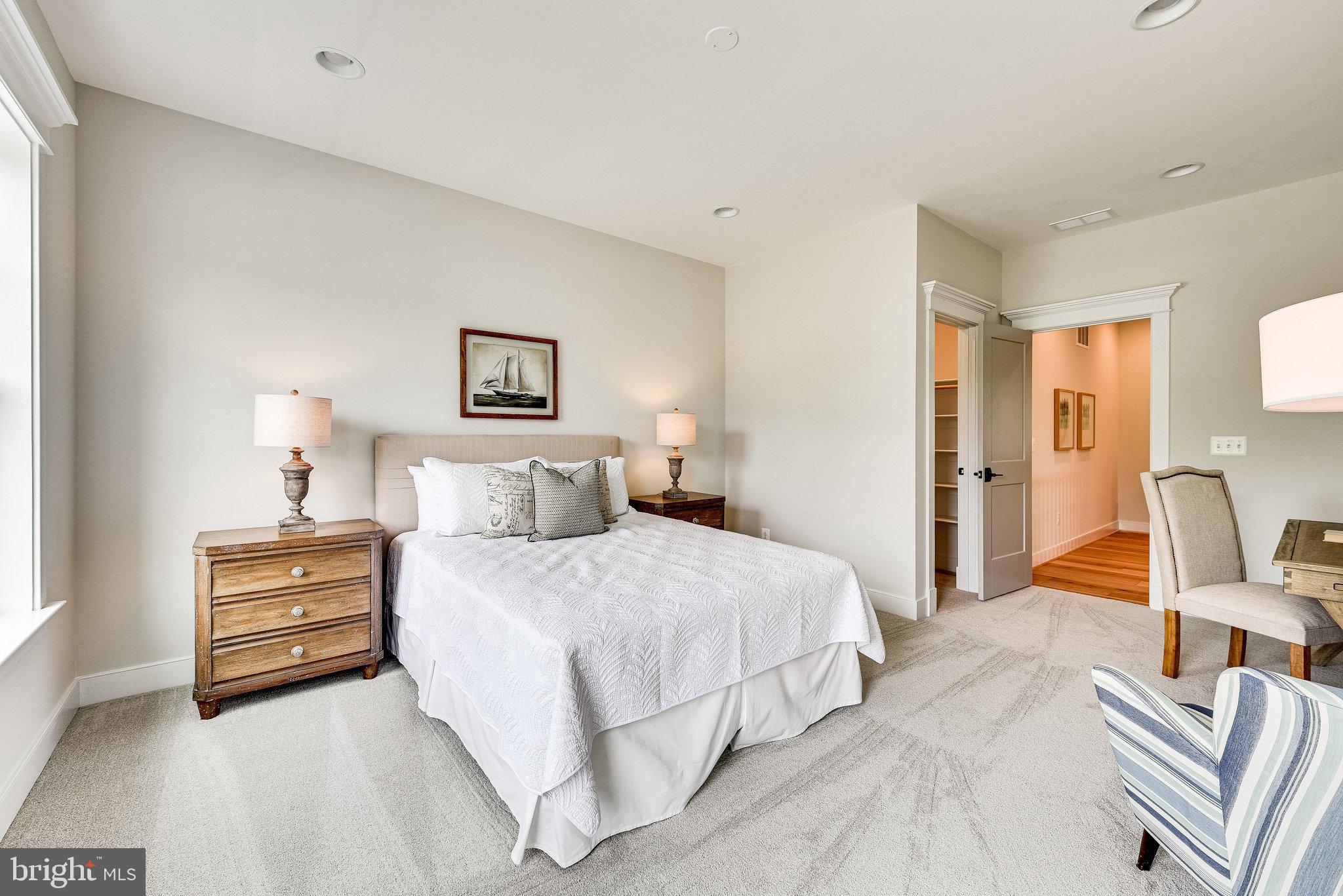 OAKTON VIEW - Residential