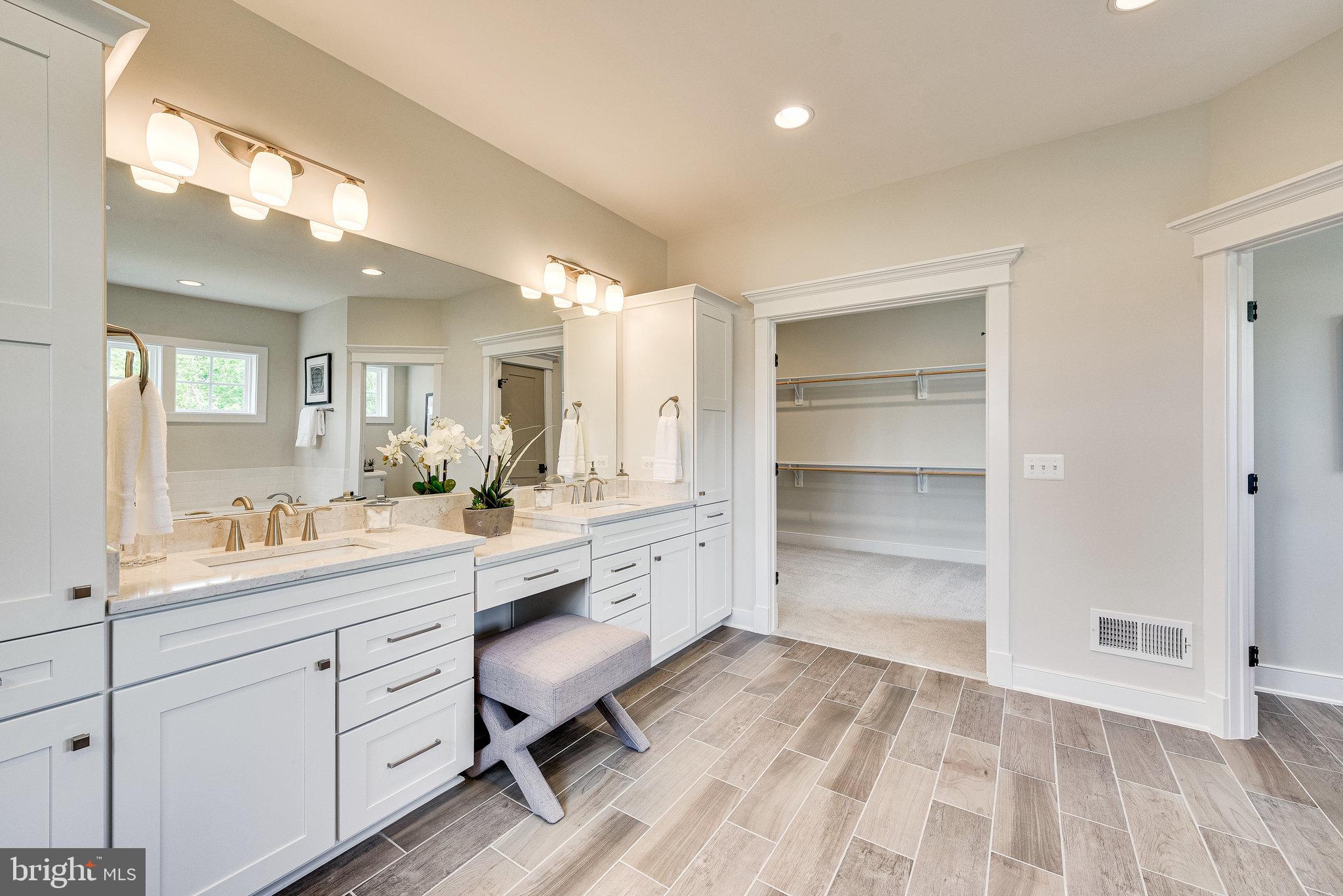 OAKTON VIEW - Residential