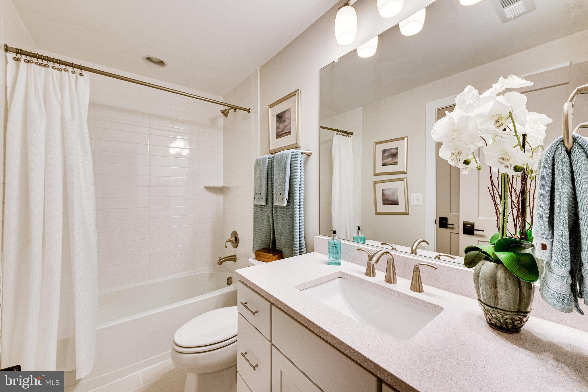 OAKTON VIEW - Residential