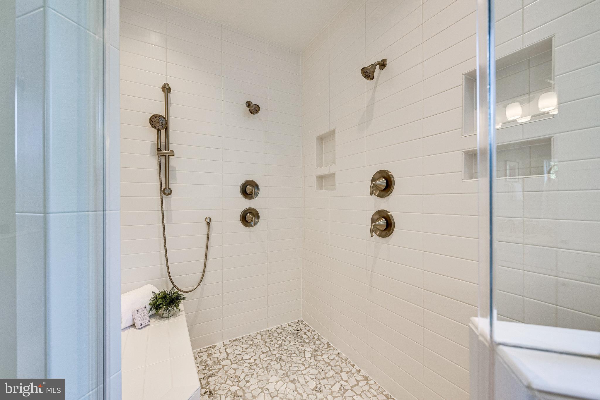 OAKTON VIEW - Residential