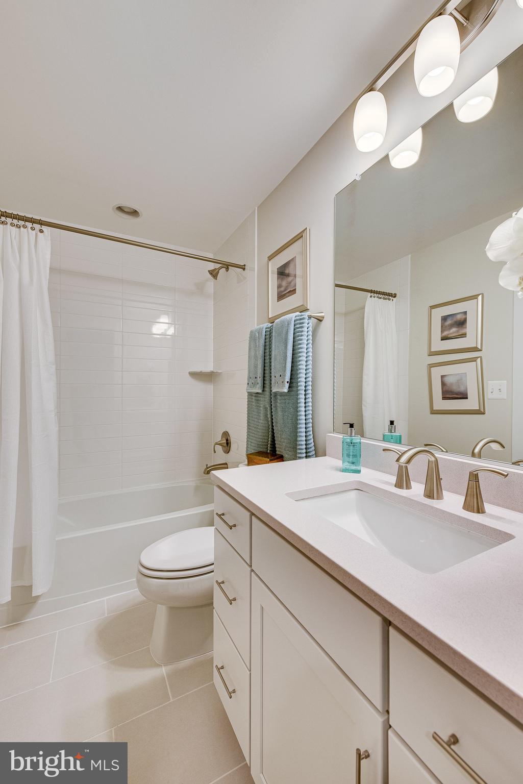 OAKTON VIEW - Residential