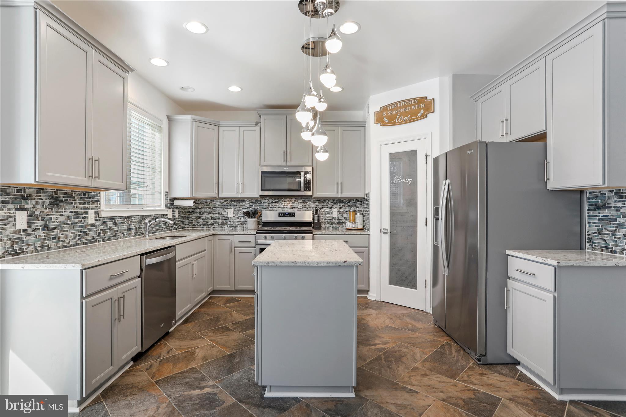 ARCHERS ROCK - Residential