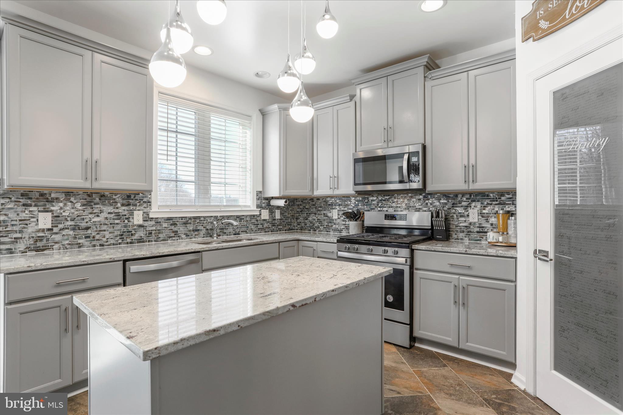 ARCHERS ROCK - Residential