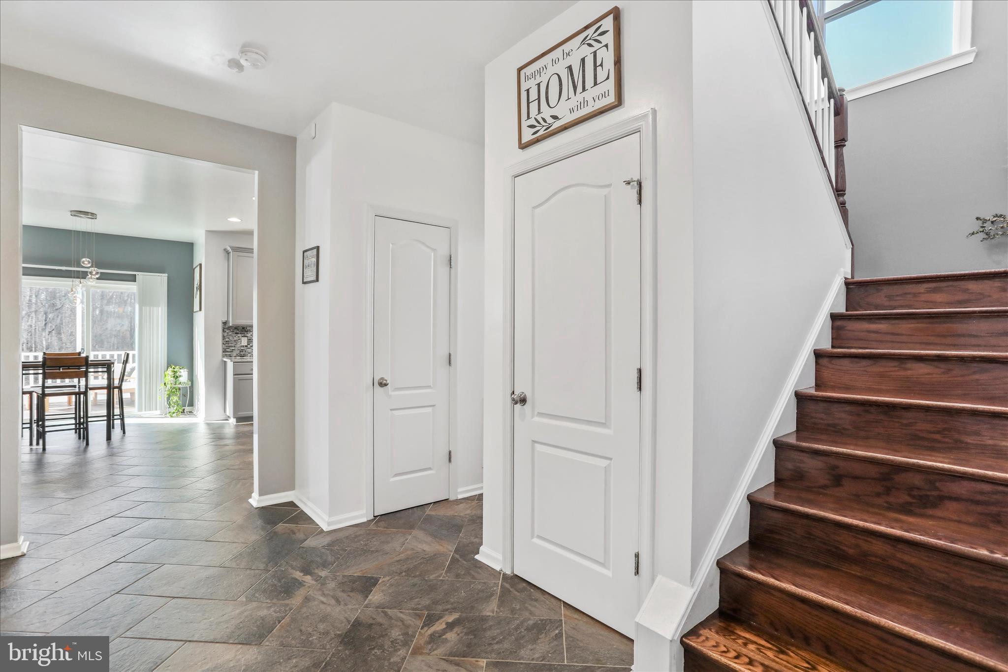 ARCHERS ROCK - Residential