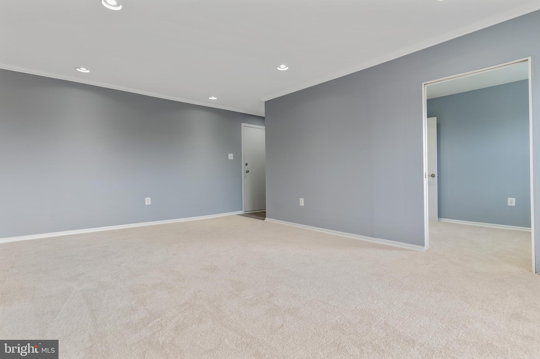 MAYFLOWER SQUARE - Residential