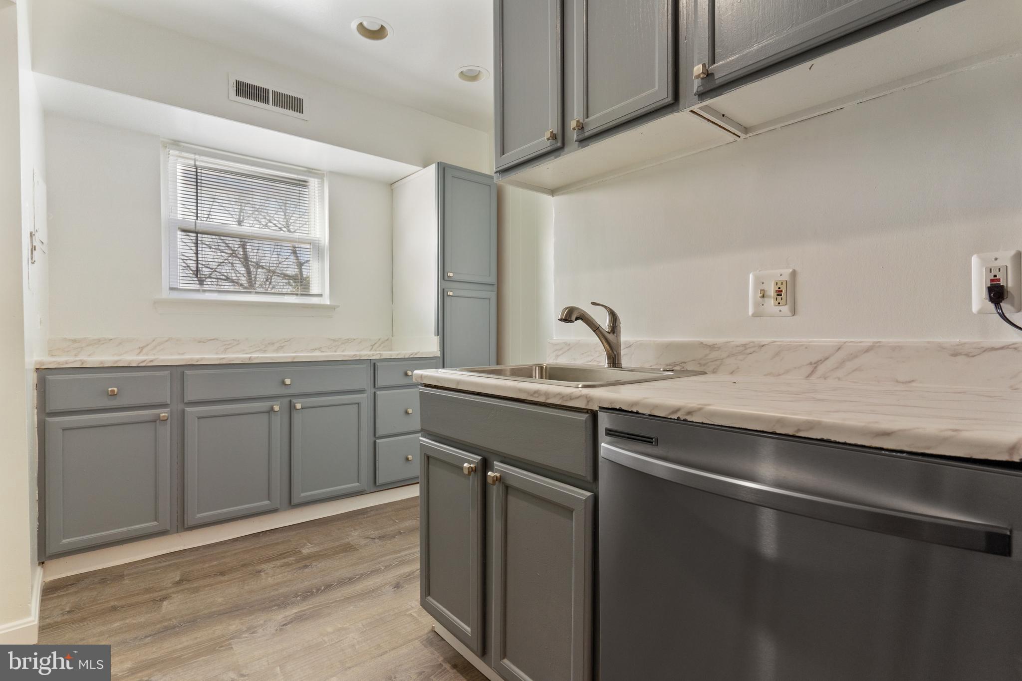 MAYFLOWER SQUARE - Residential