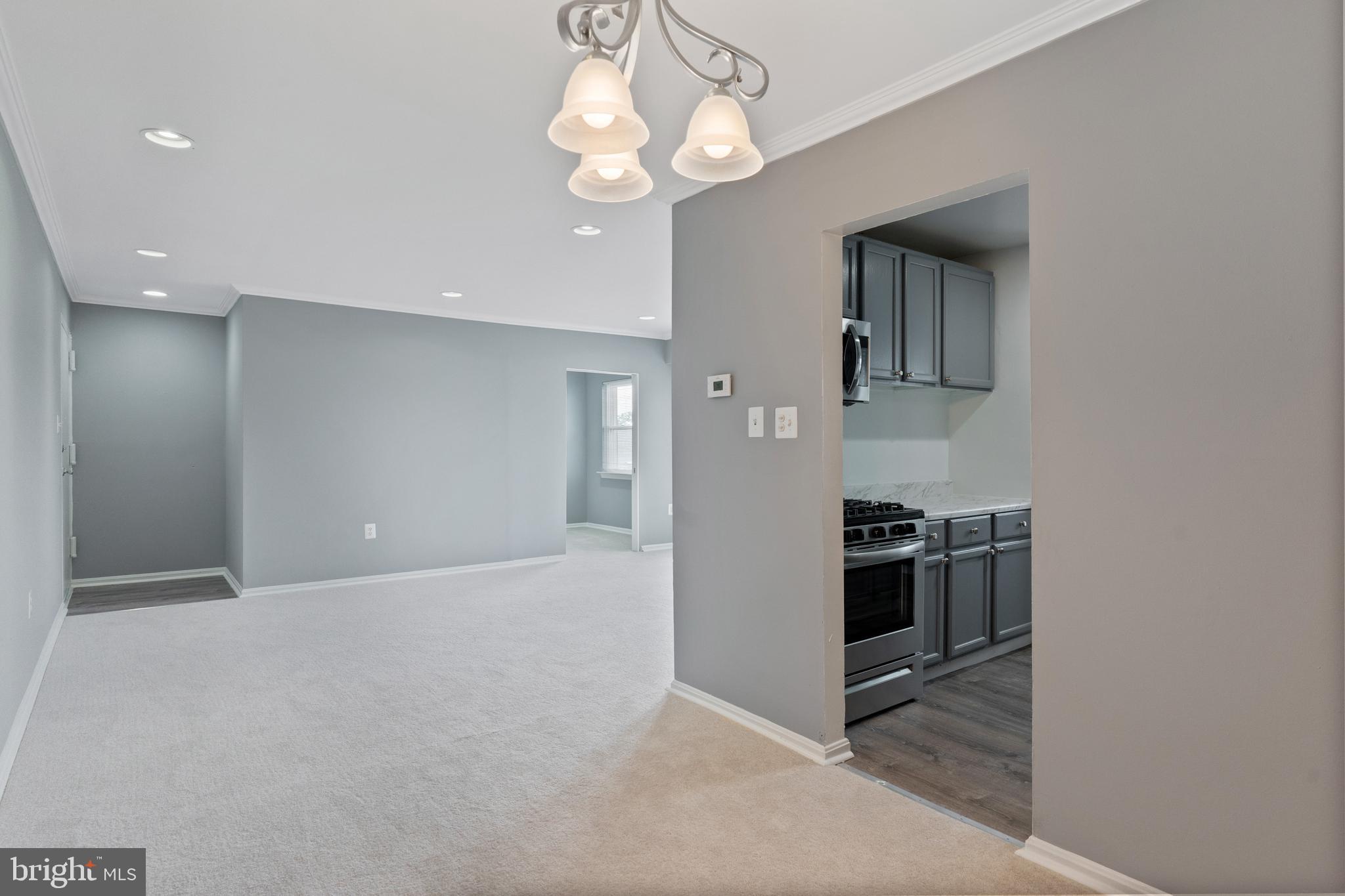 MAYFLOWER SQUARE - Residential