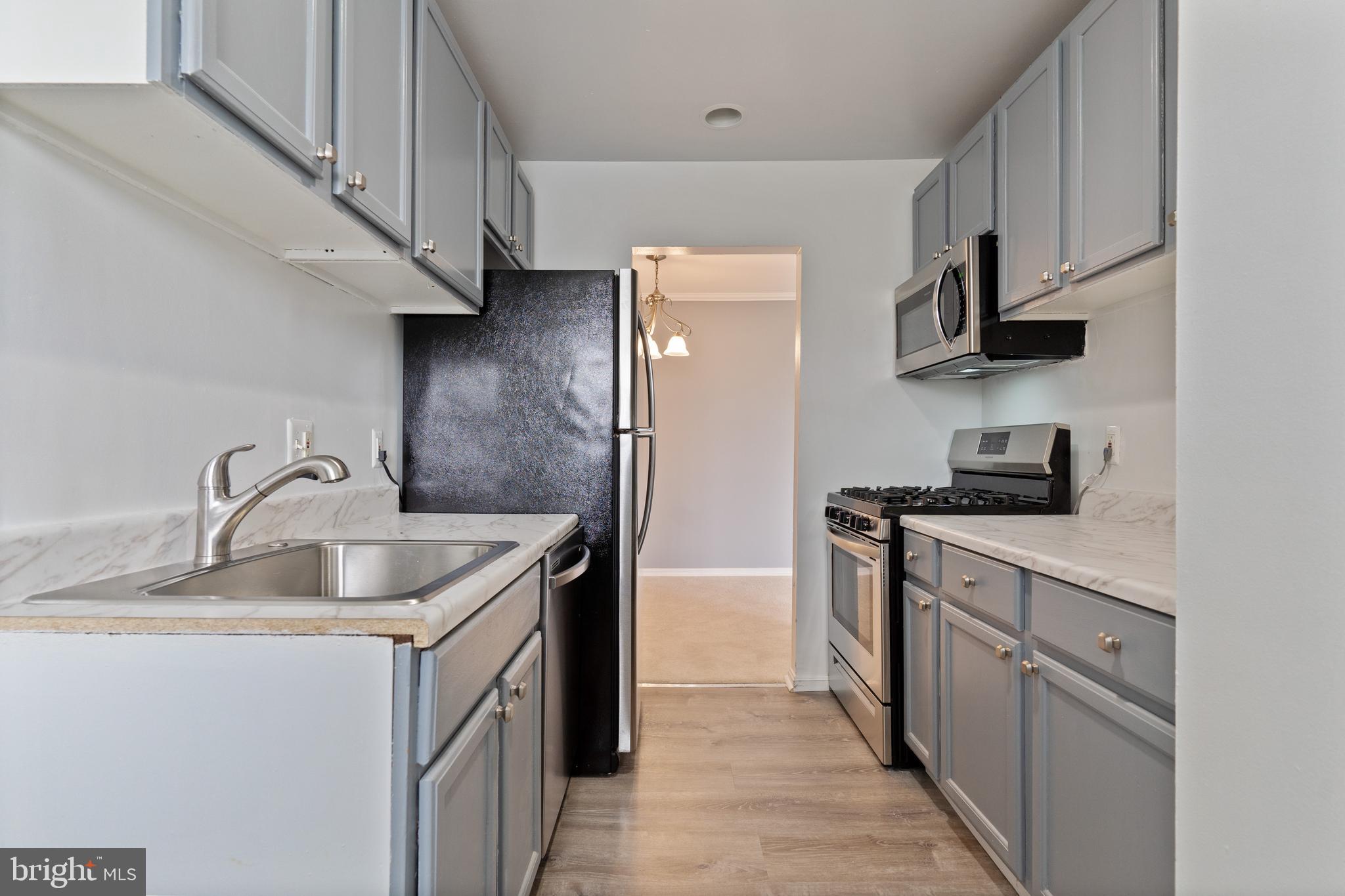 MAYFLOWER SQUARE - Residential