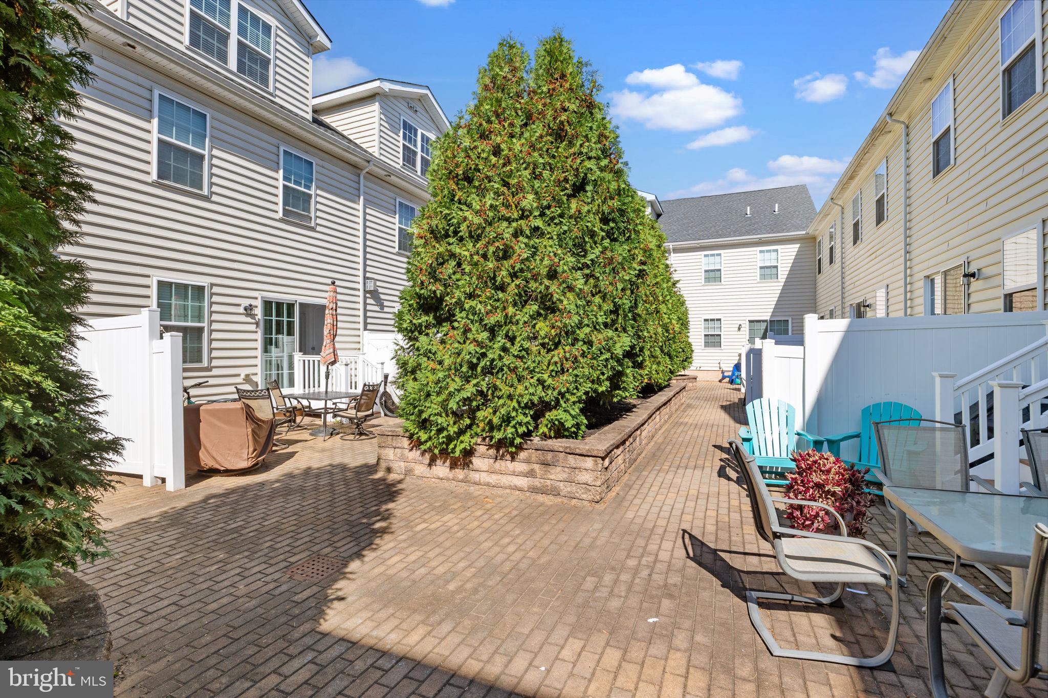 CARRIAGE HILL - Residential Lease