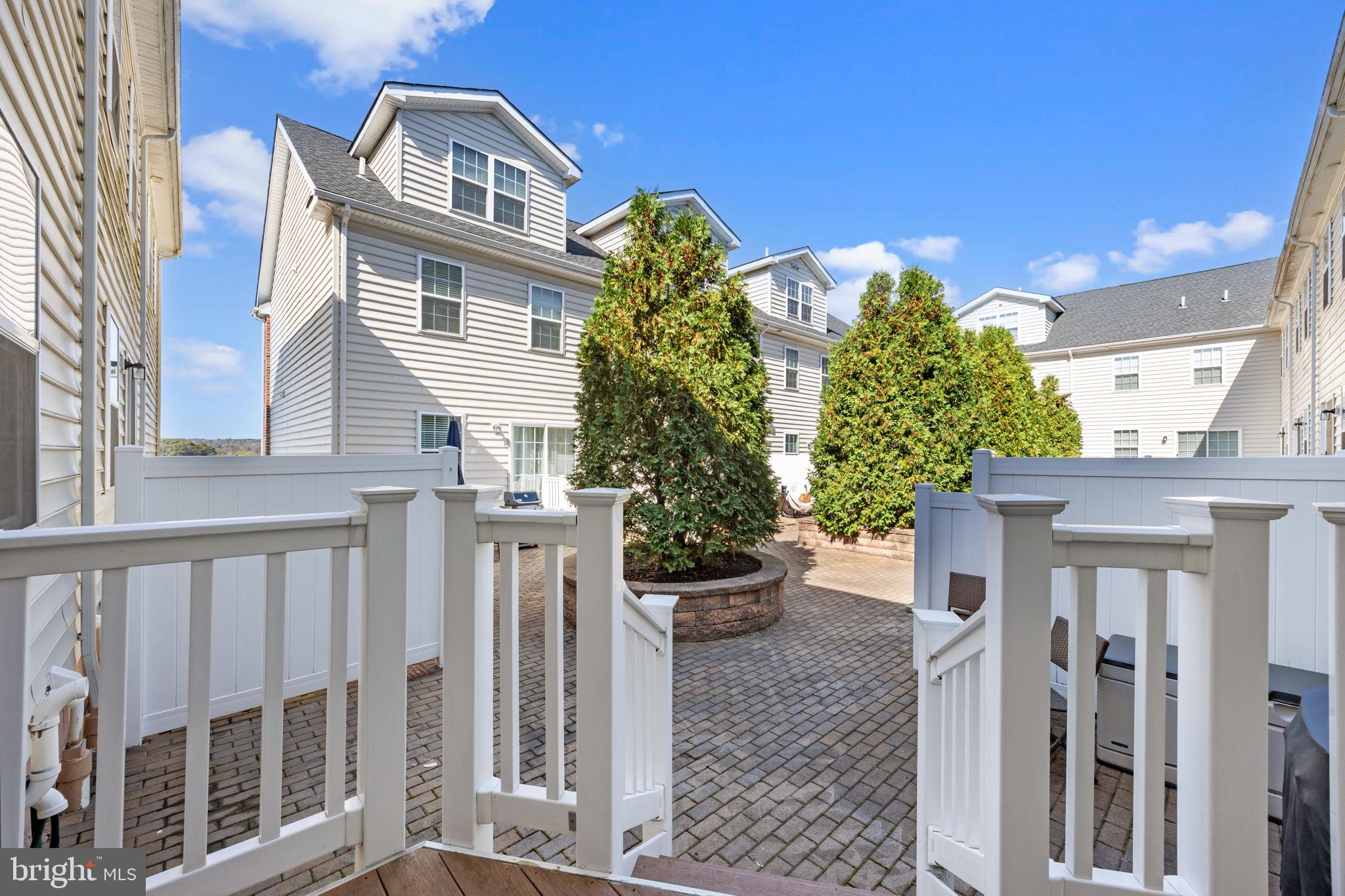 CARRIAGE HILL - Residential Lease