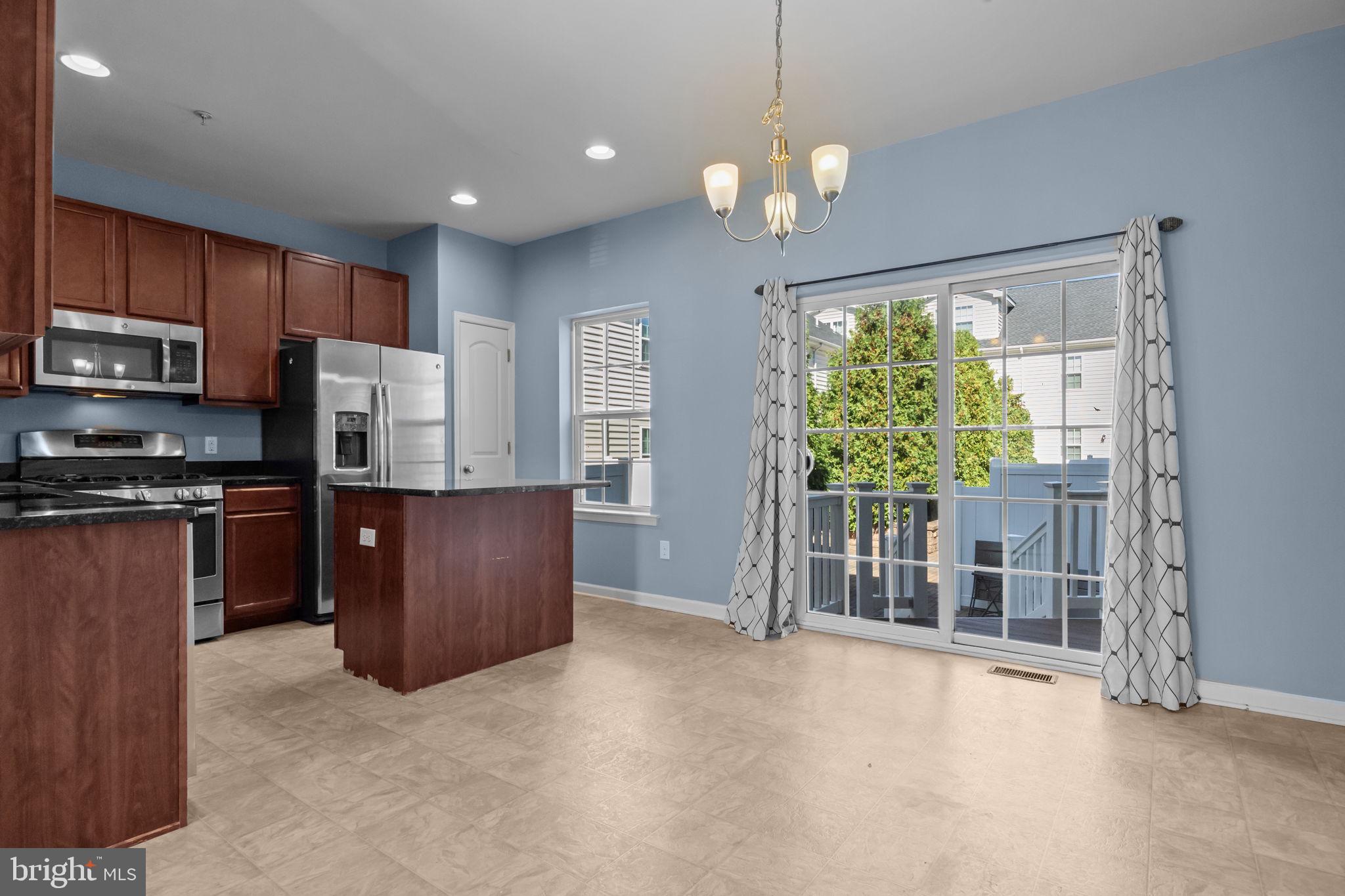 CARRIAGE HILL - Residential Lease