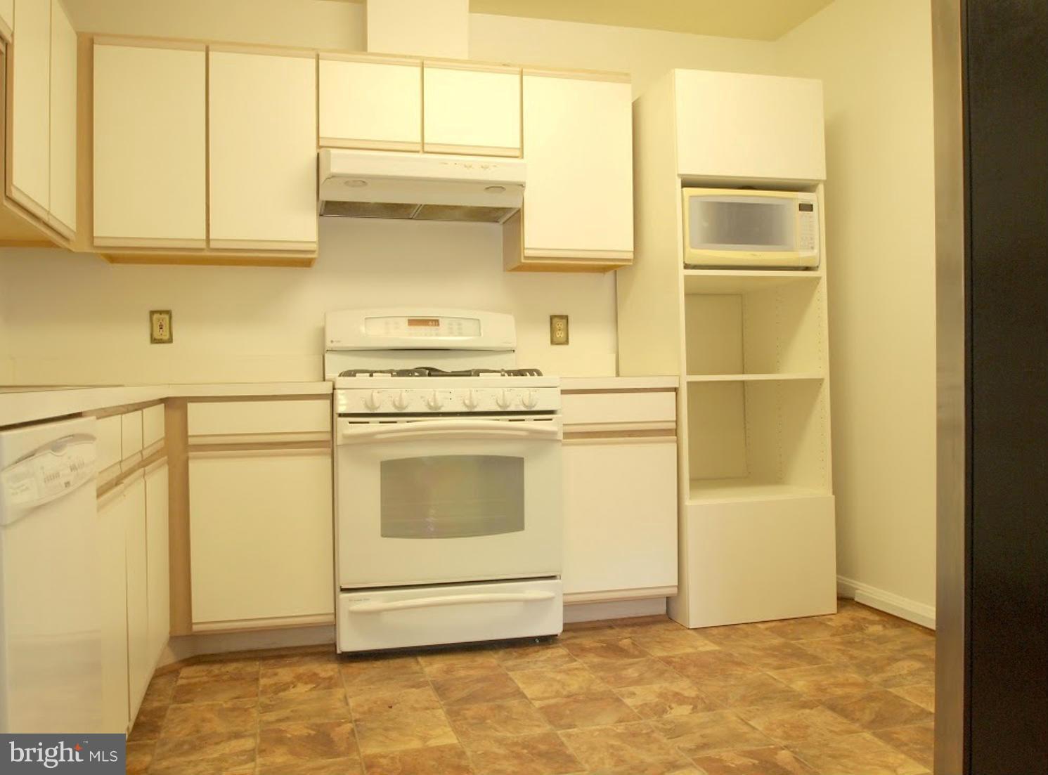 BRISTOL GREEN - Residential Lease