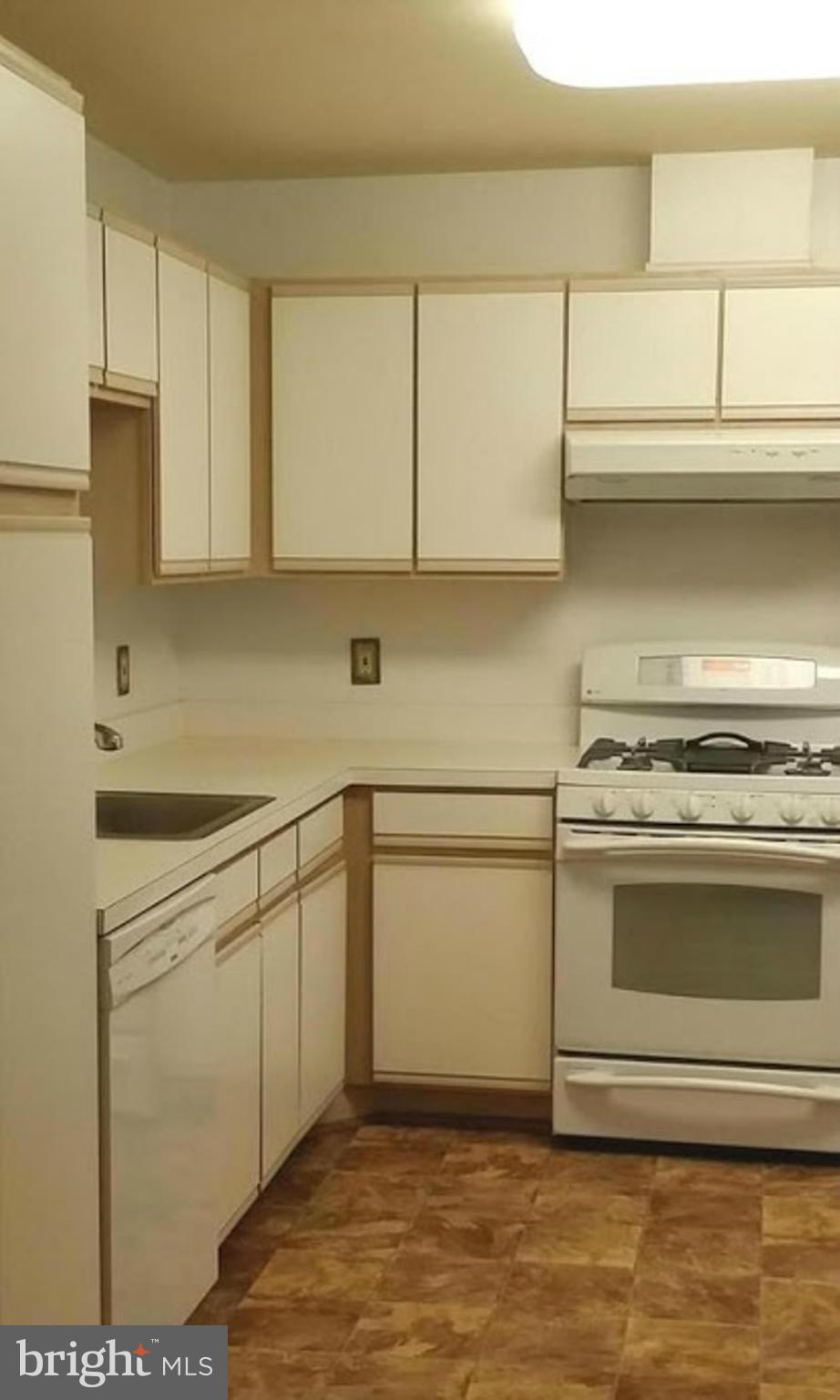 BRISTOL GREEN - Residential Lease