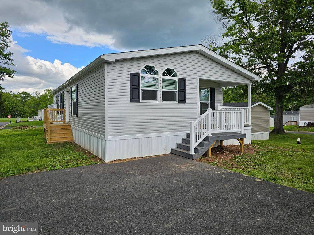 Photo of 140 Pawnee Avenue, DOVER, PA 17315 (MLS # PAYK2092164)