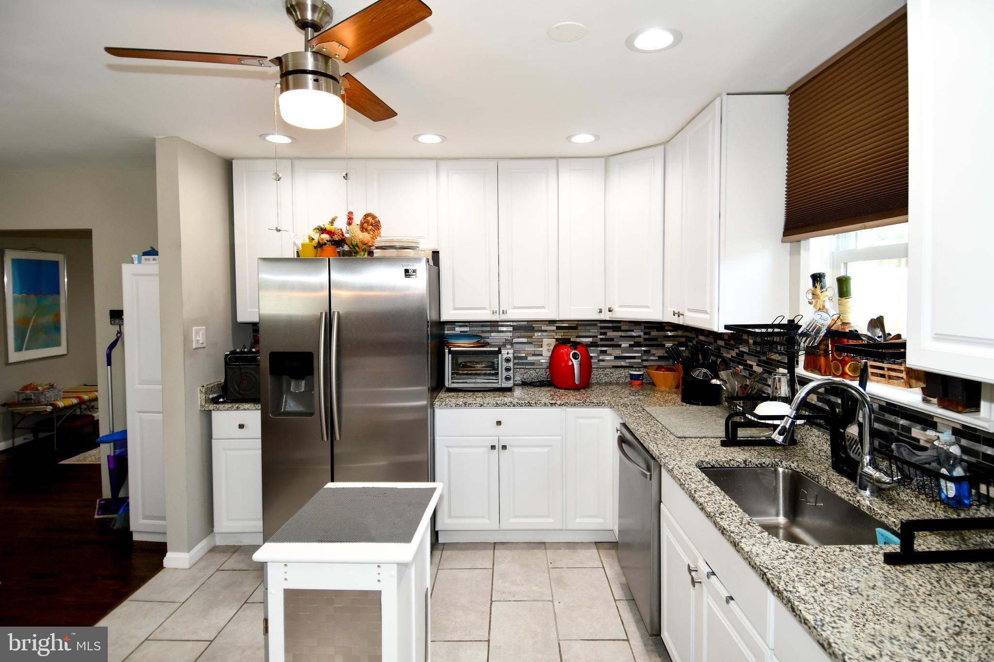 DORCHESTER ESTATES - Residential Lease