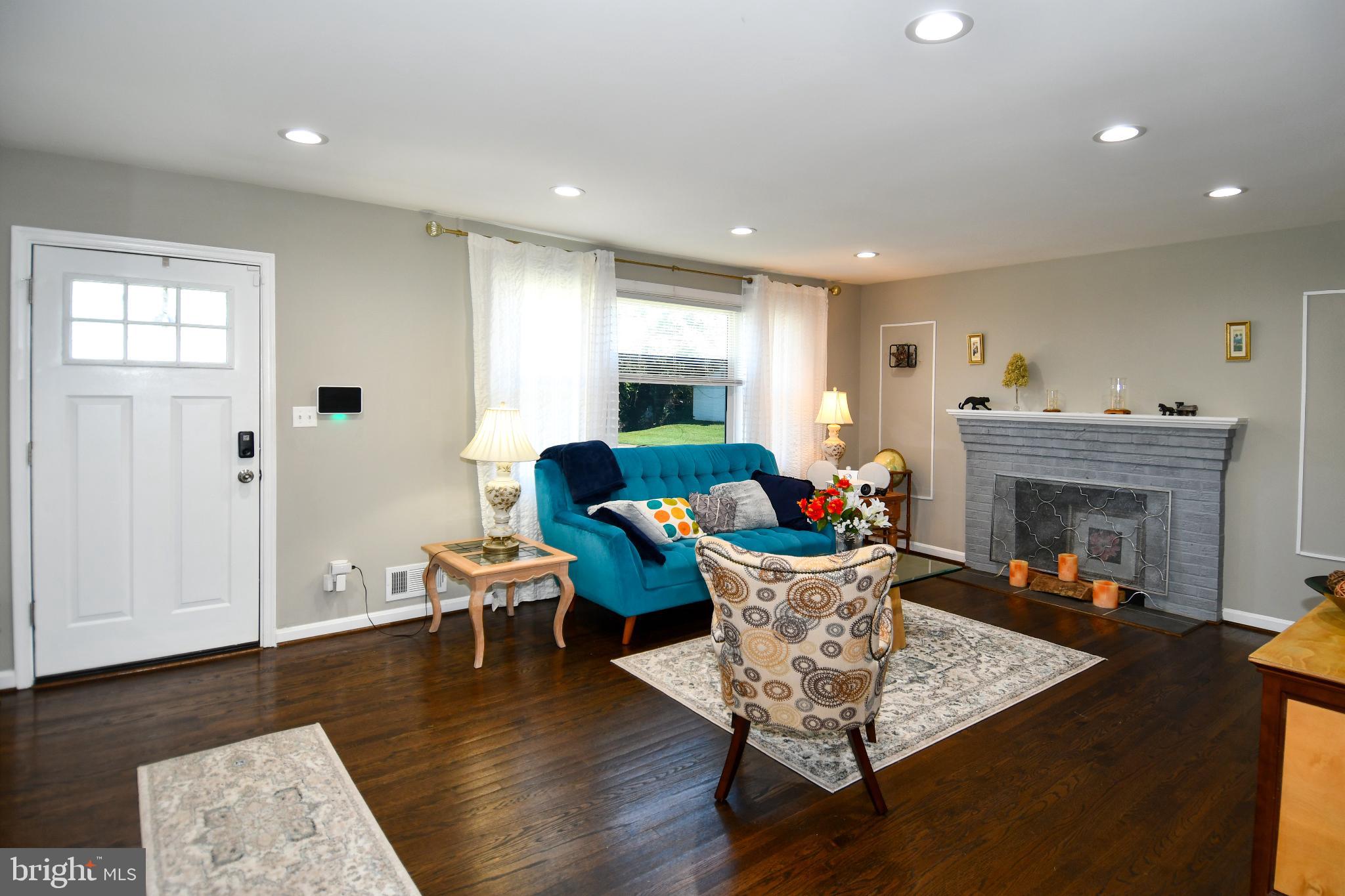 DORCHESTER ESTATES - Residential Lease