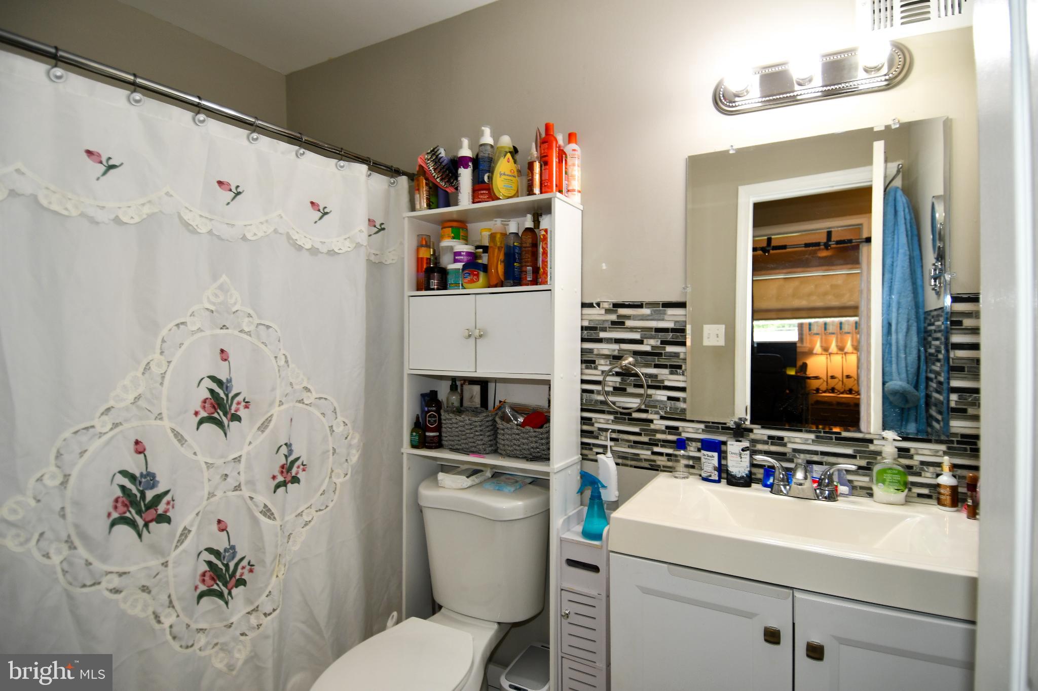 DORCHESTER ESTATES - Residential Lease