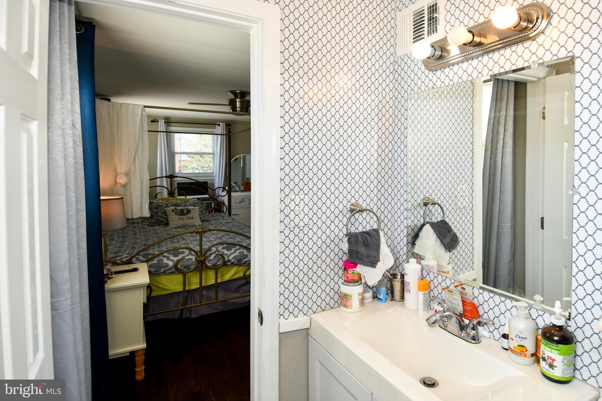 DORCHESTER ESTATES - Residential Lease