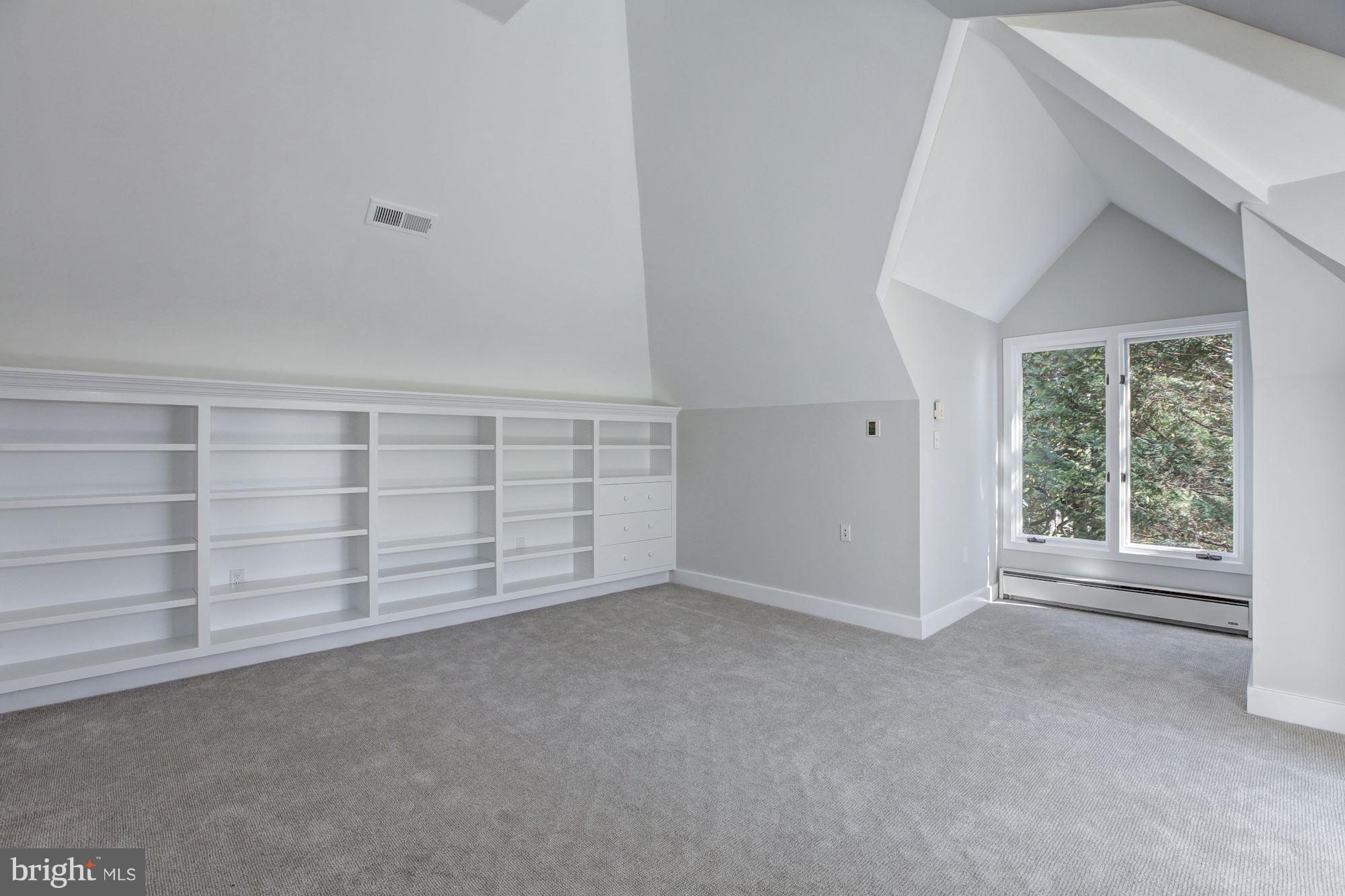 BELLEVUE FOREST - Residential