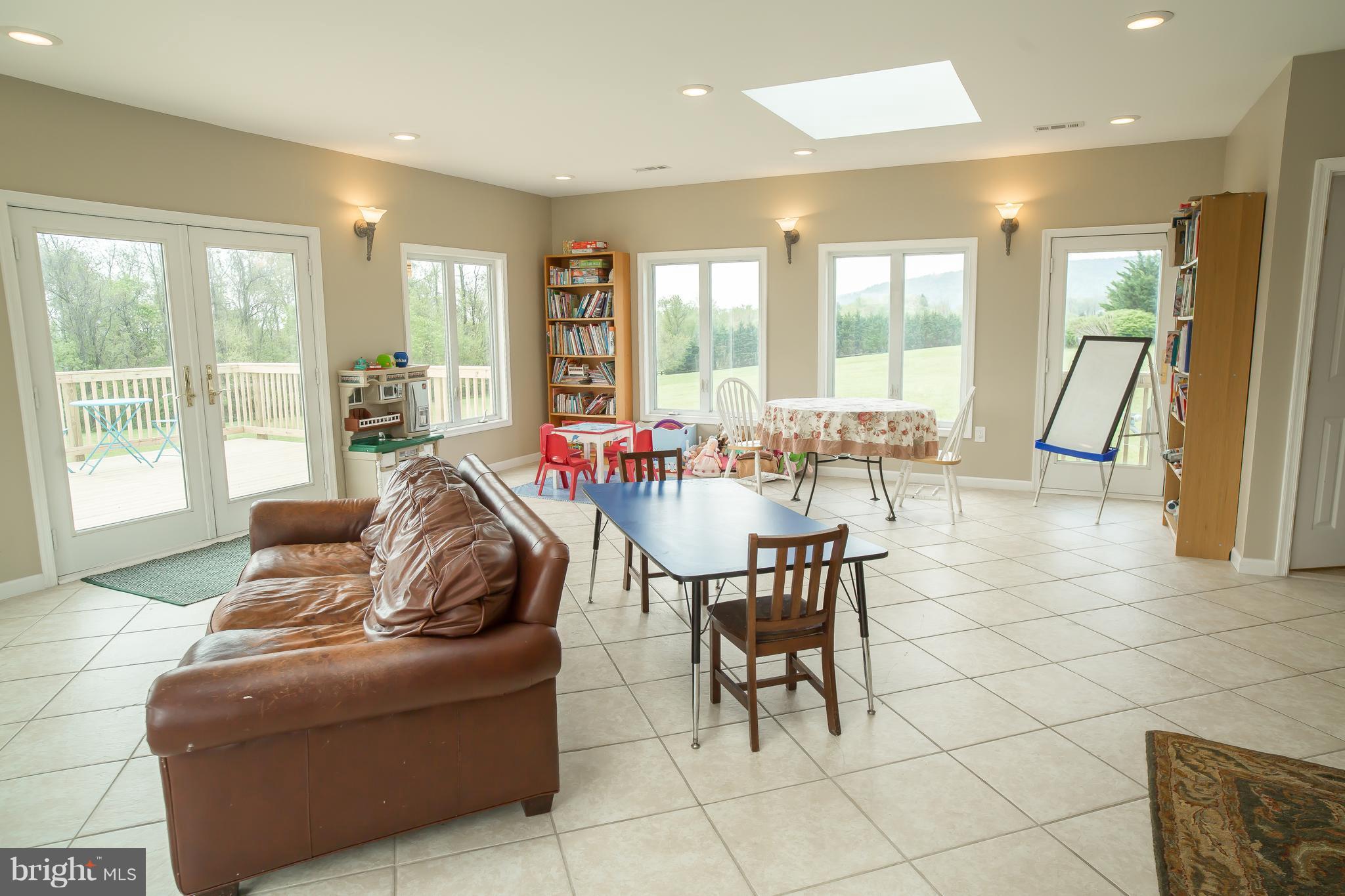 WHITEHALL FARM - Residential