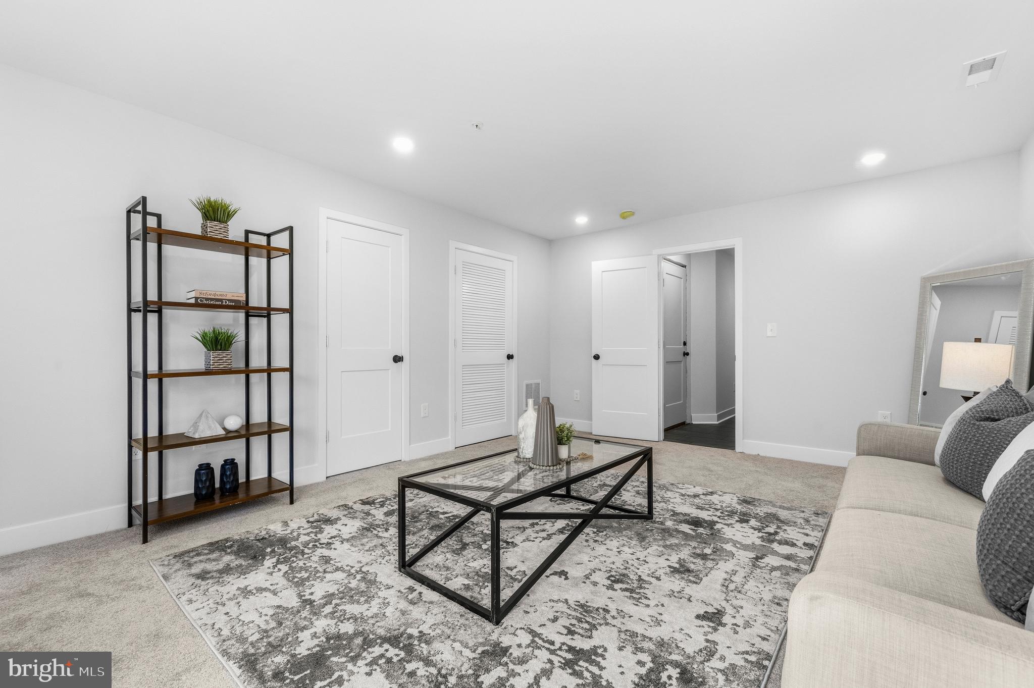 COLUMBIA RUN TOWNHOMES - Residential