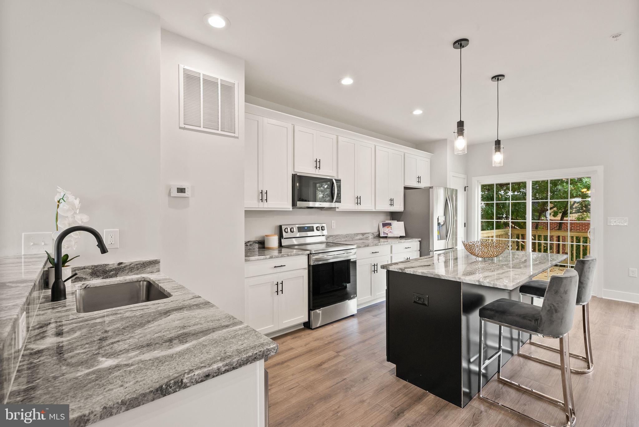 COLUMBIA RUN TOWNHOMES - Residential