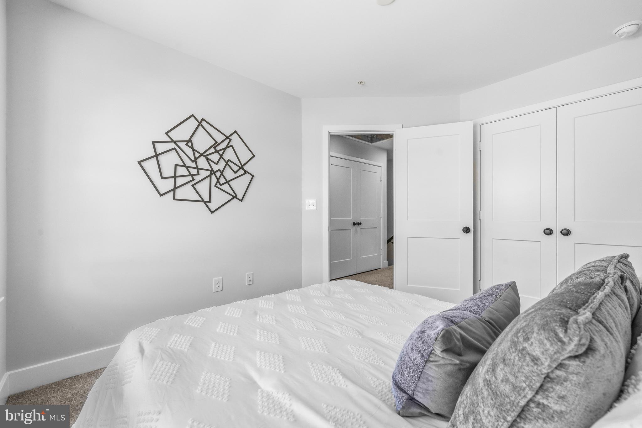 COLUMBIA RUN TOWNHOMES - Residential