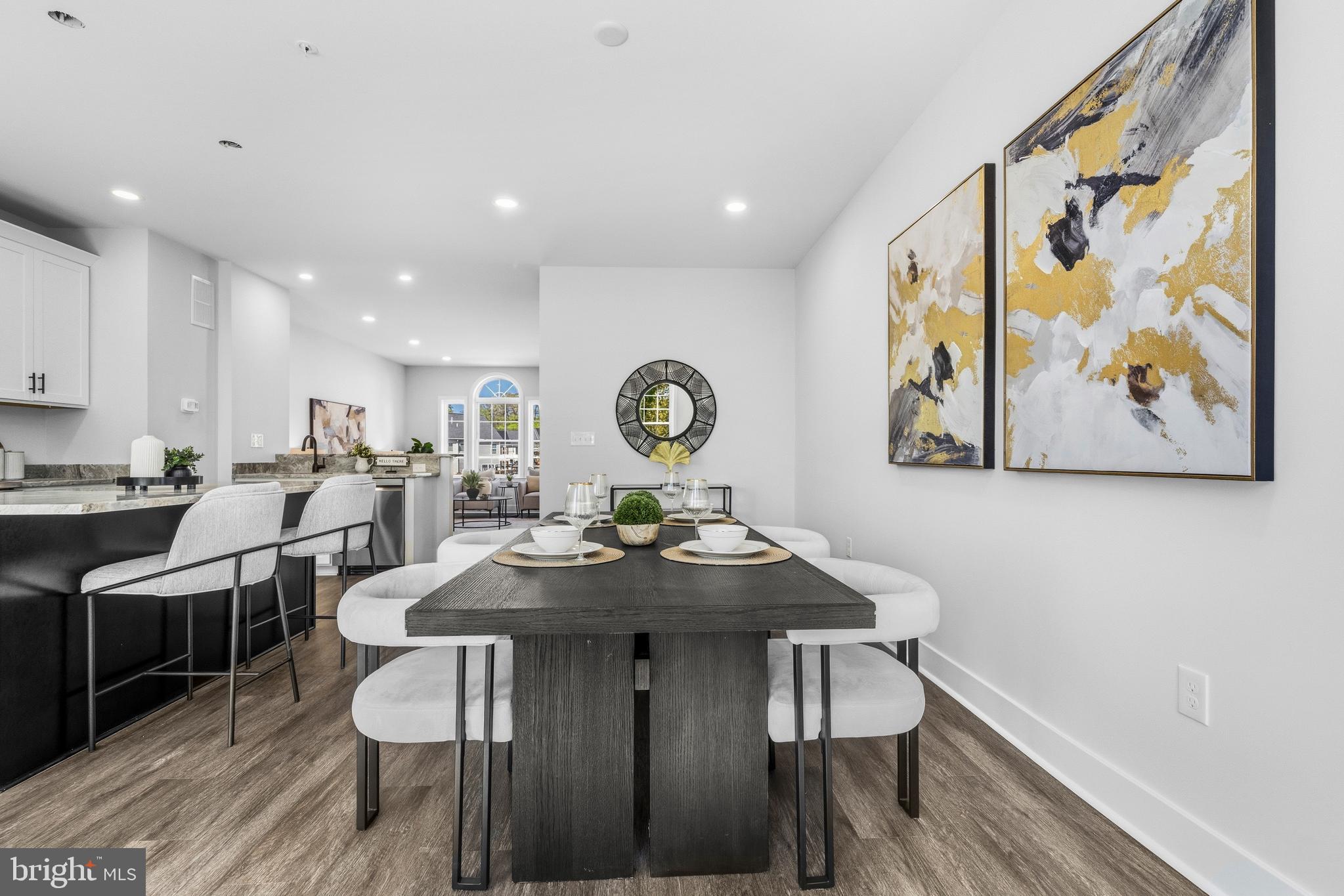 COLUMBIA RUN TOWNHOMES - Residential