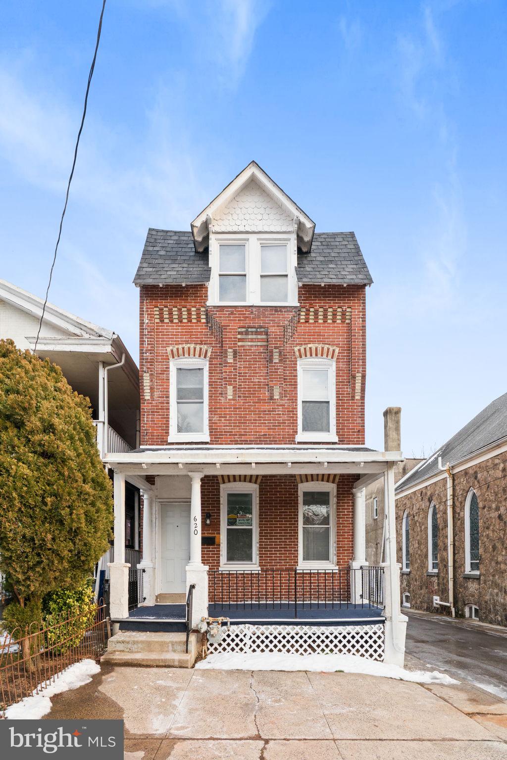 NORRISTOWN - Residential
