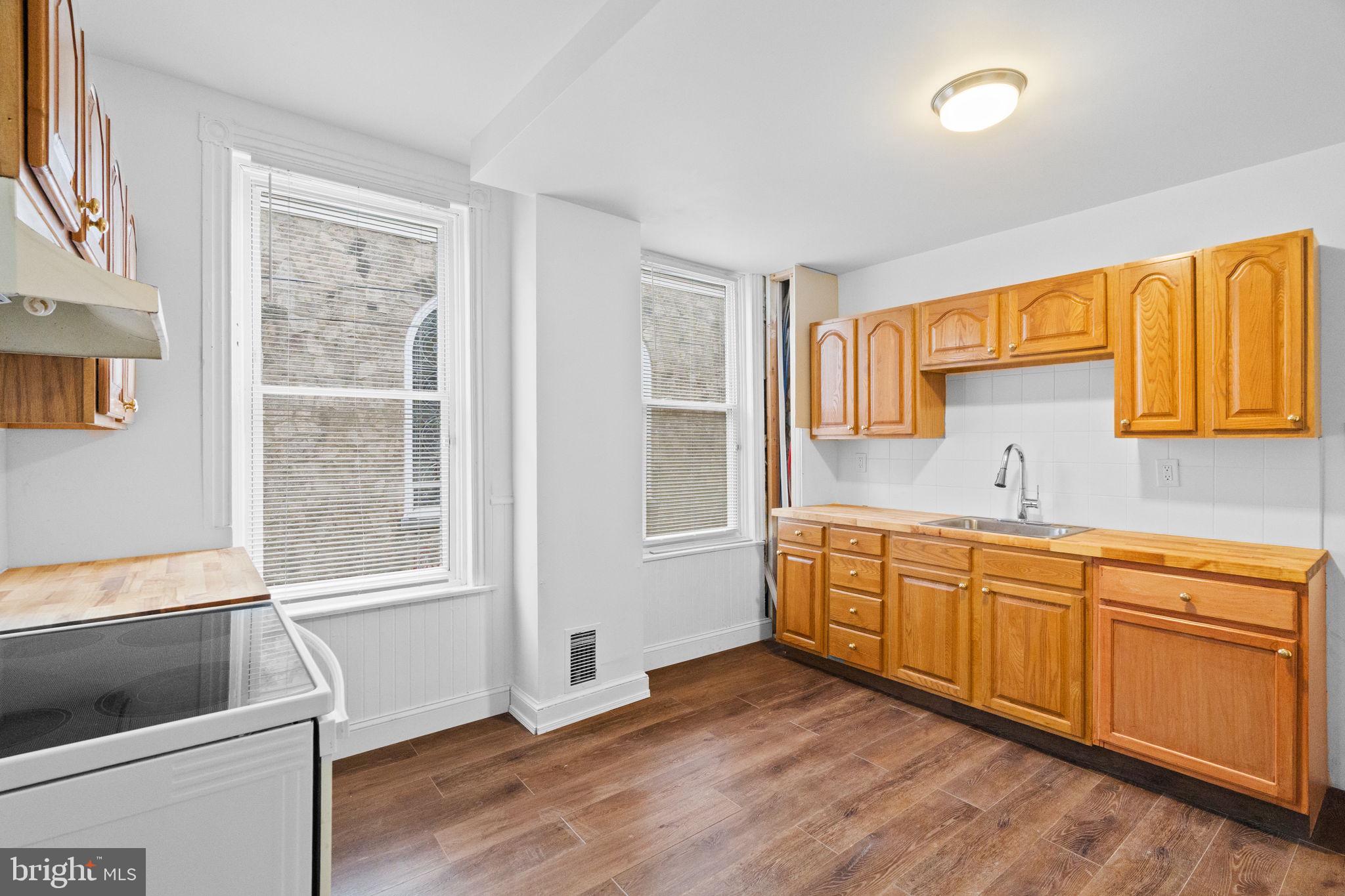 NORRISTOWN - Residential