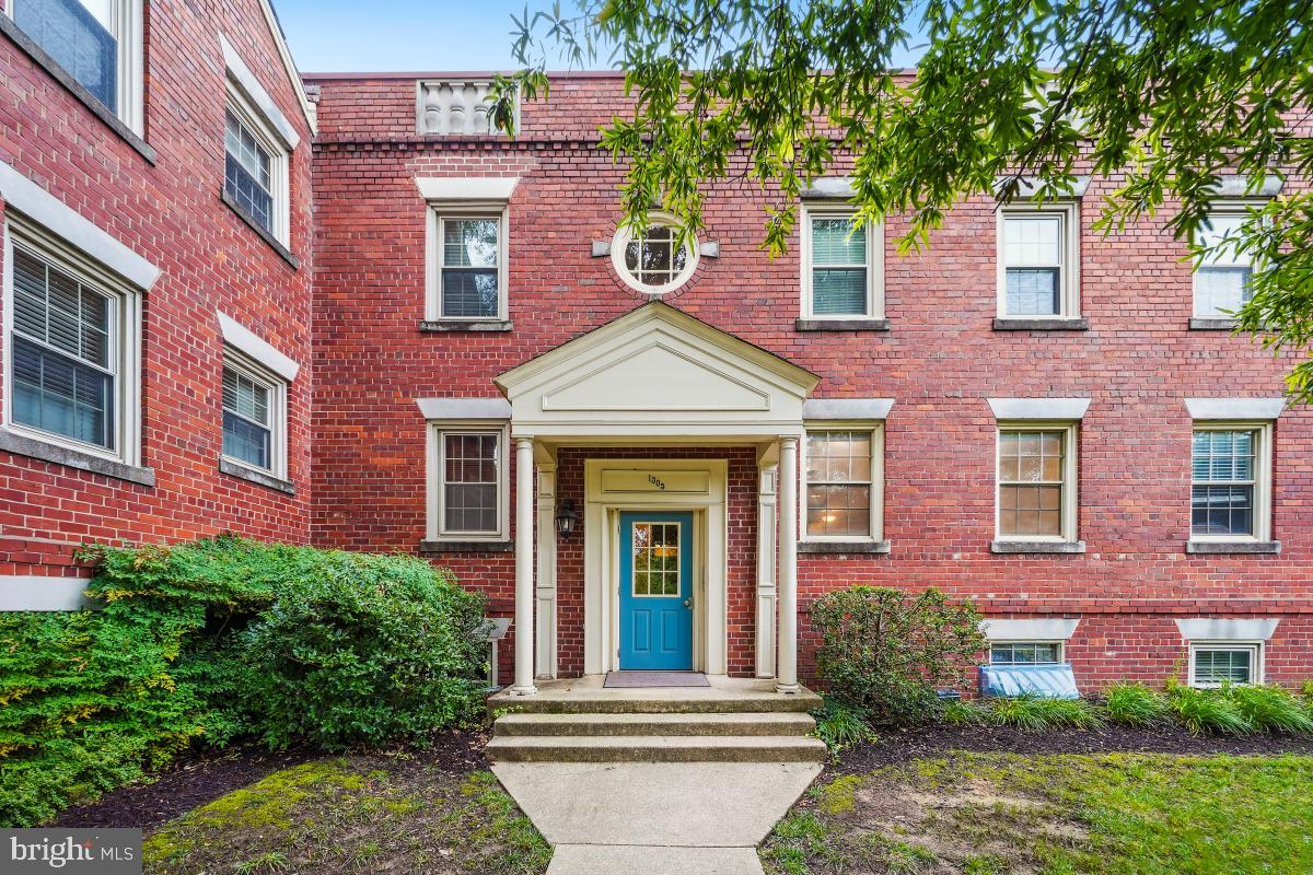 1305 E ABINGDON DRIVE 3