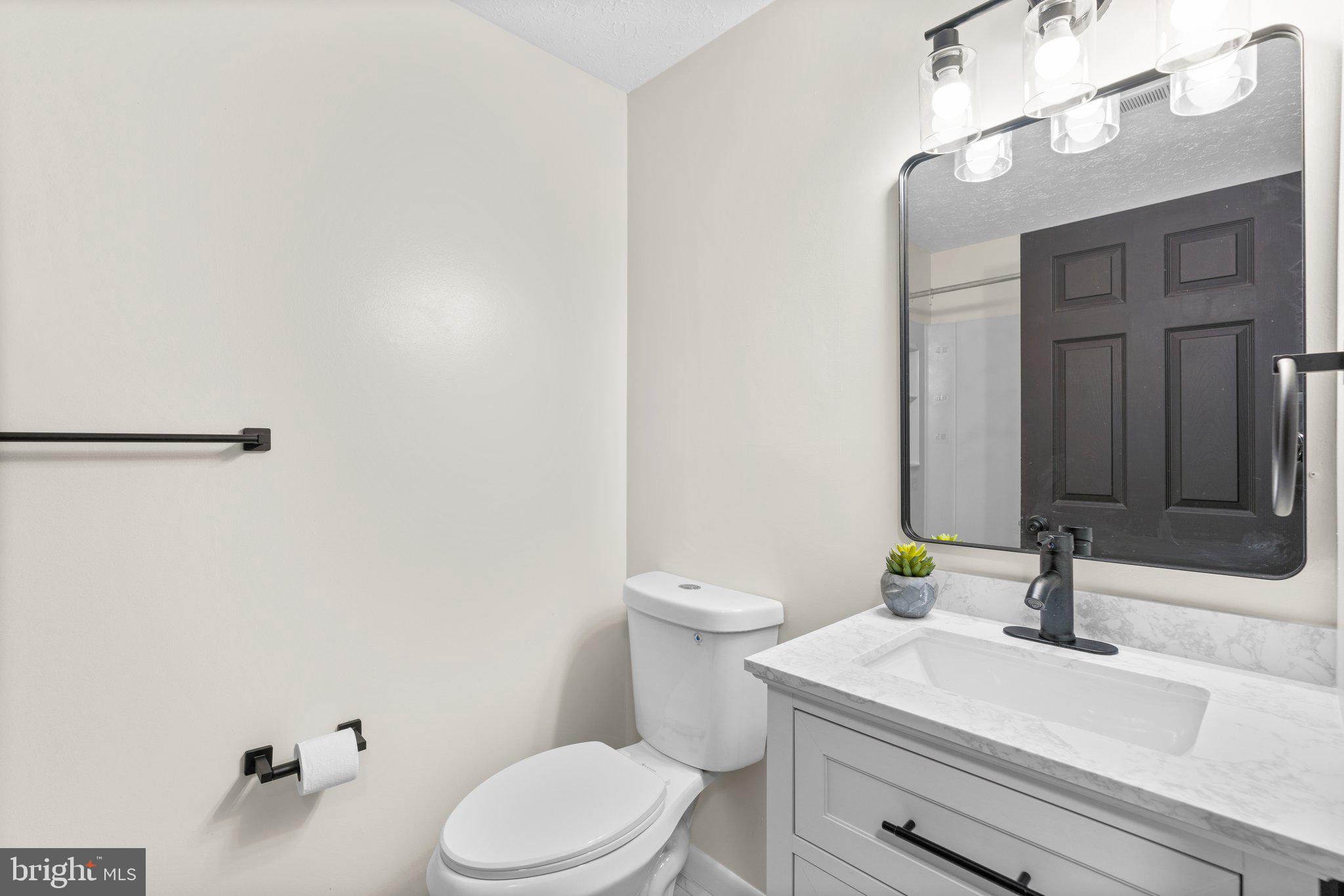 KNOLLS AT NORTH LAKE CONDOMINIUM - Residential