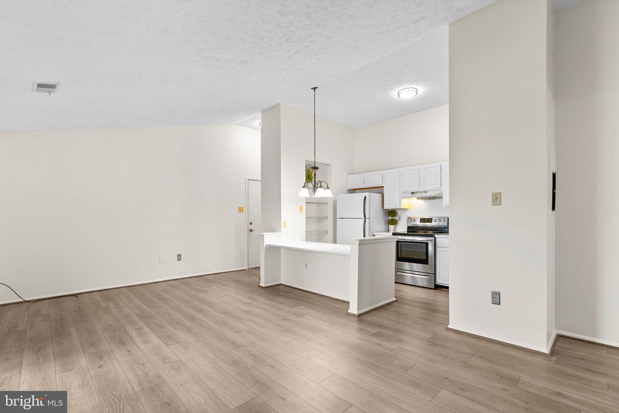 KNOLLS AT NORTH LAKE CONDOMINIUM - Residential