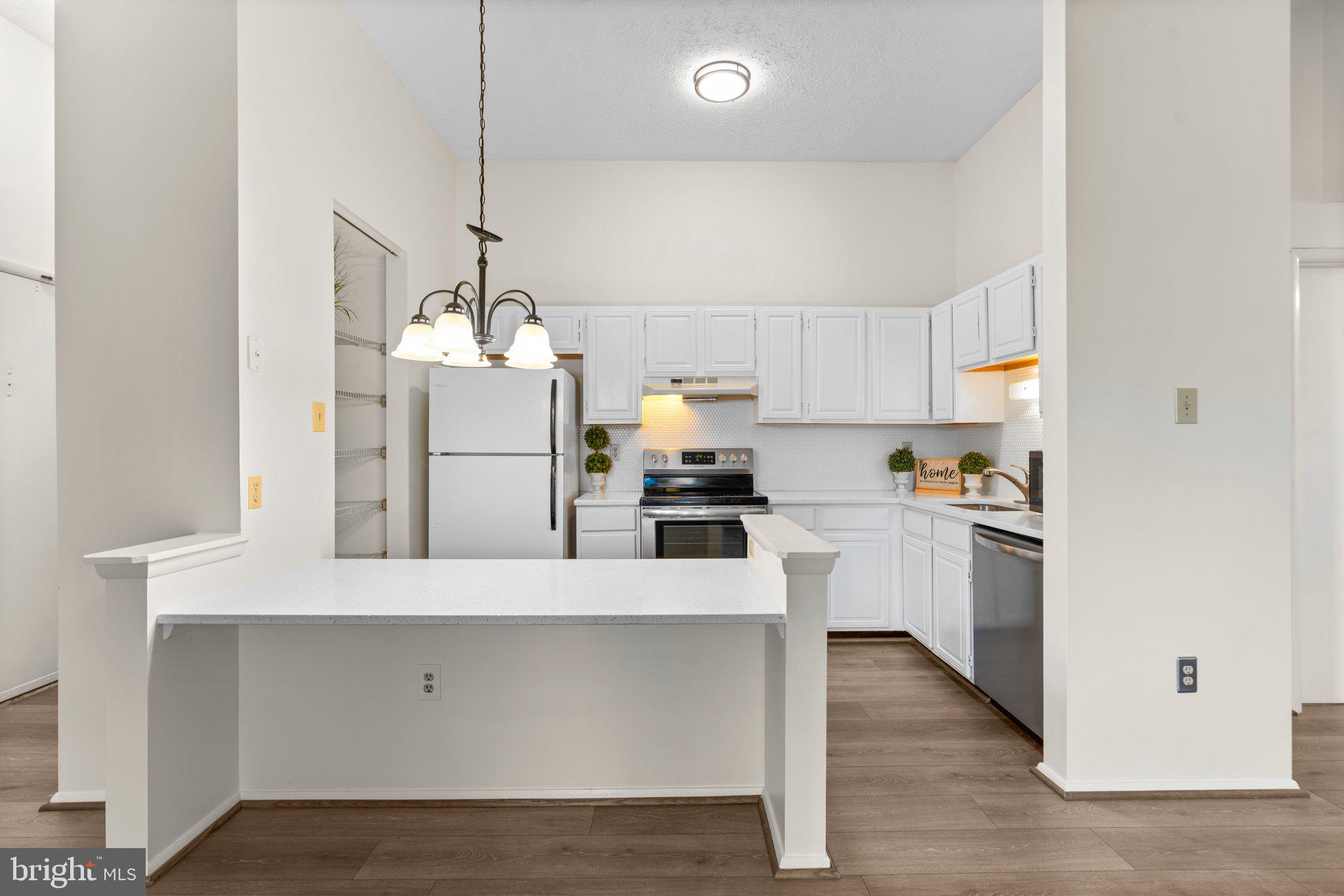 KNOLLS AT NORTH LAKE CONDOMINIUM - Residential