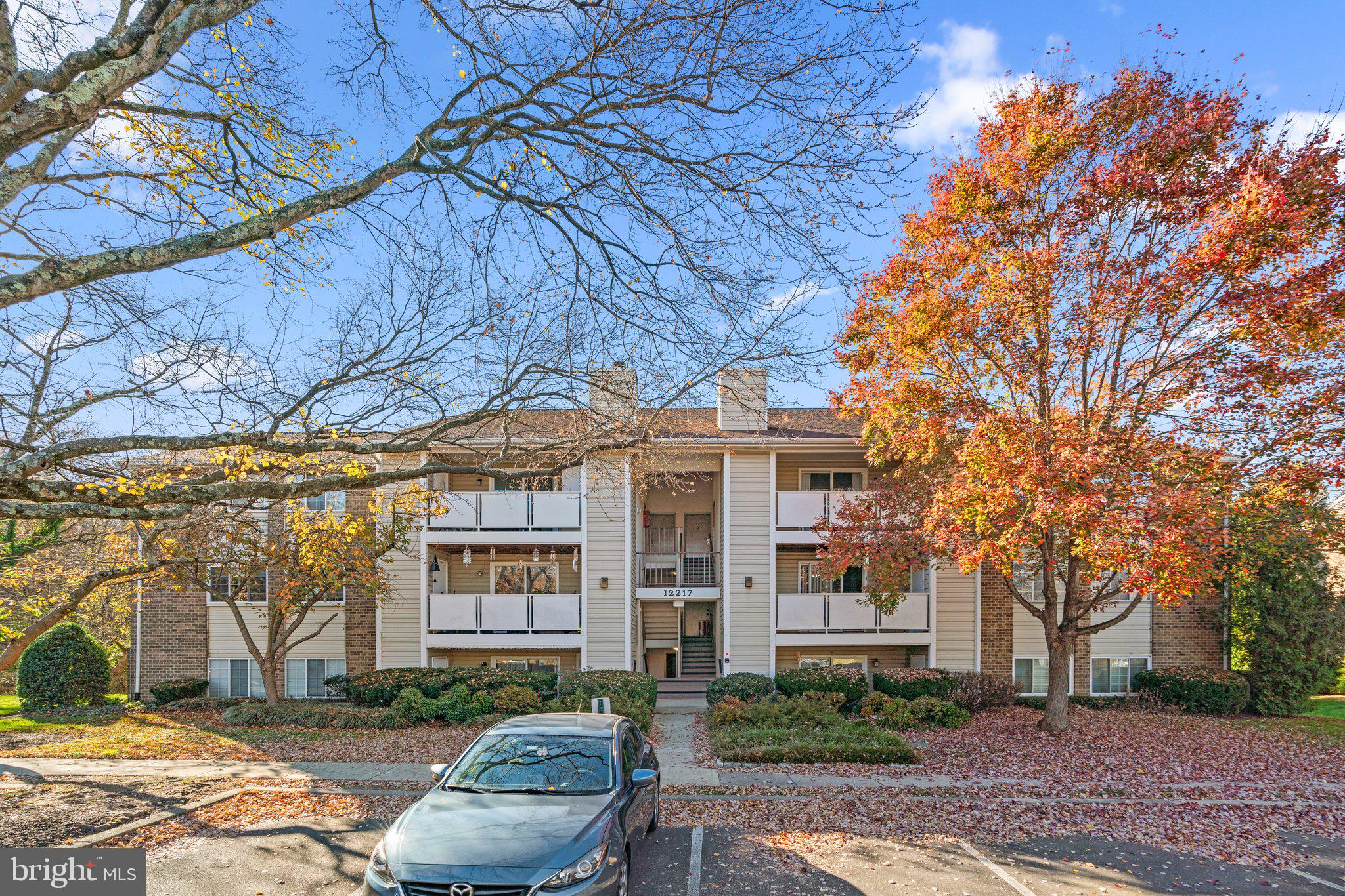 KNOLLS AT NORTH LAKE CONDOMINIUM - Residential