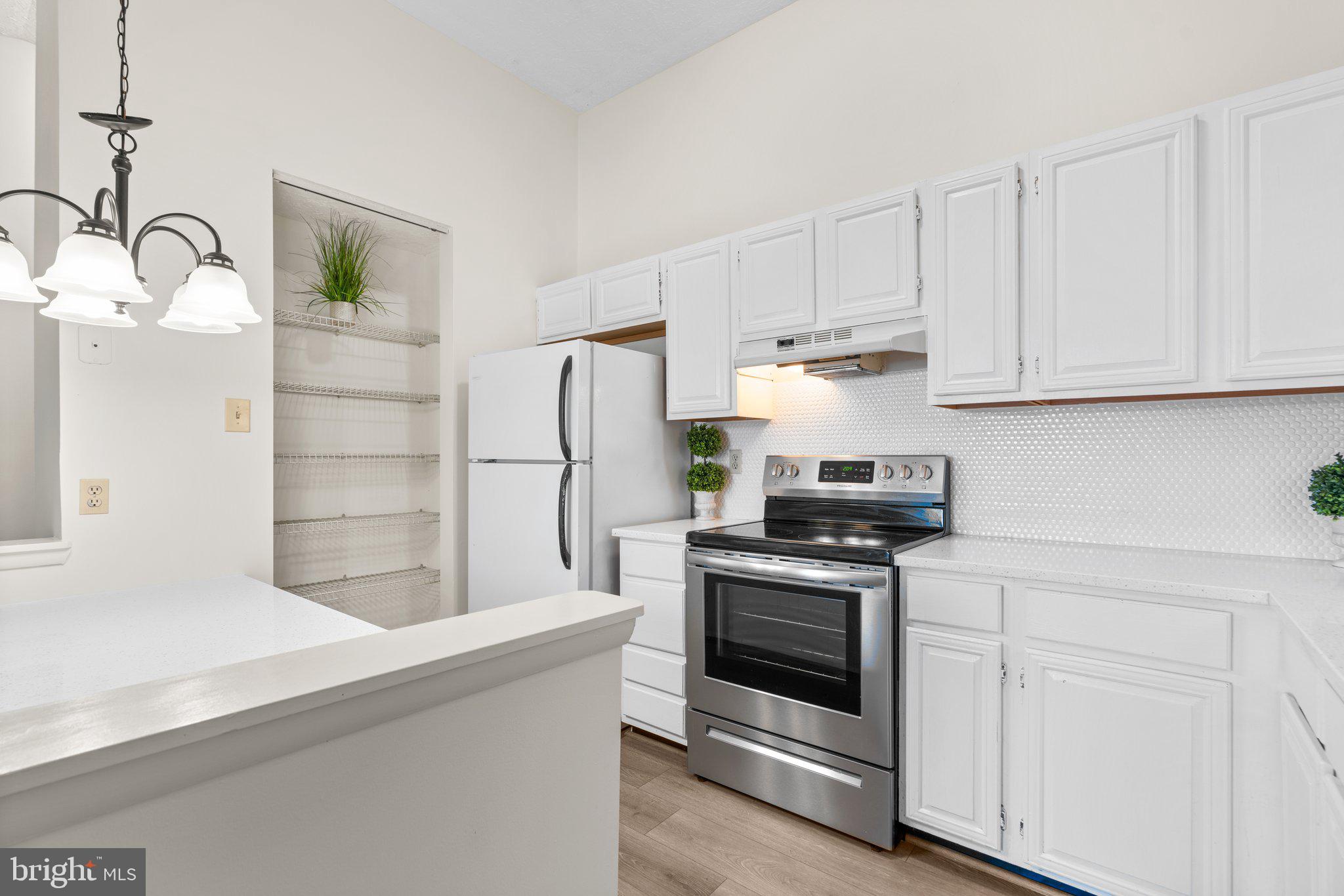 KNOLLS AT NORTH LAKE CONDOMINIUM - Residential