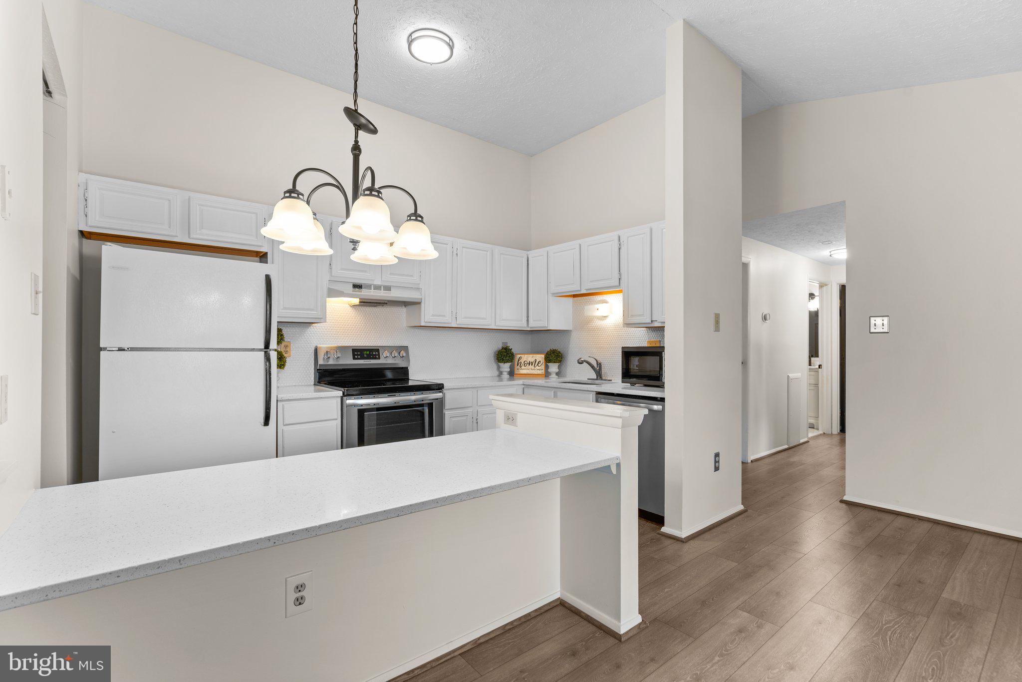 KNOLLS AT NORTH LAKE CONDOMINIUM - Residential