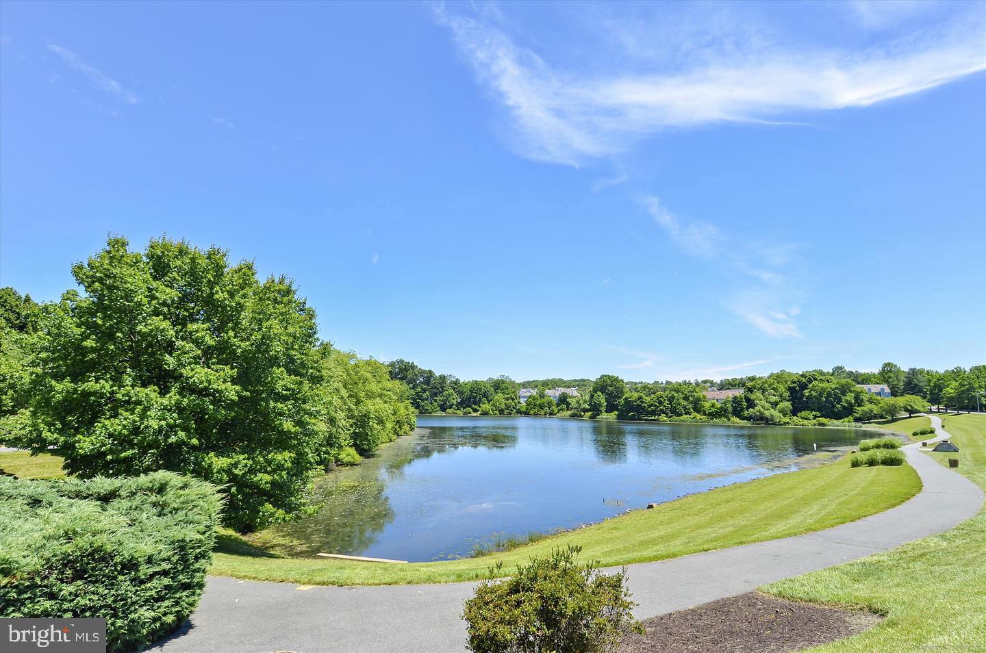 KNOLLS AT NORTH LAKE CONDOMINIUM - Residential