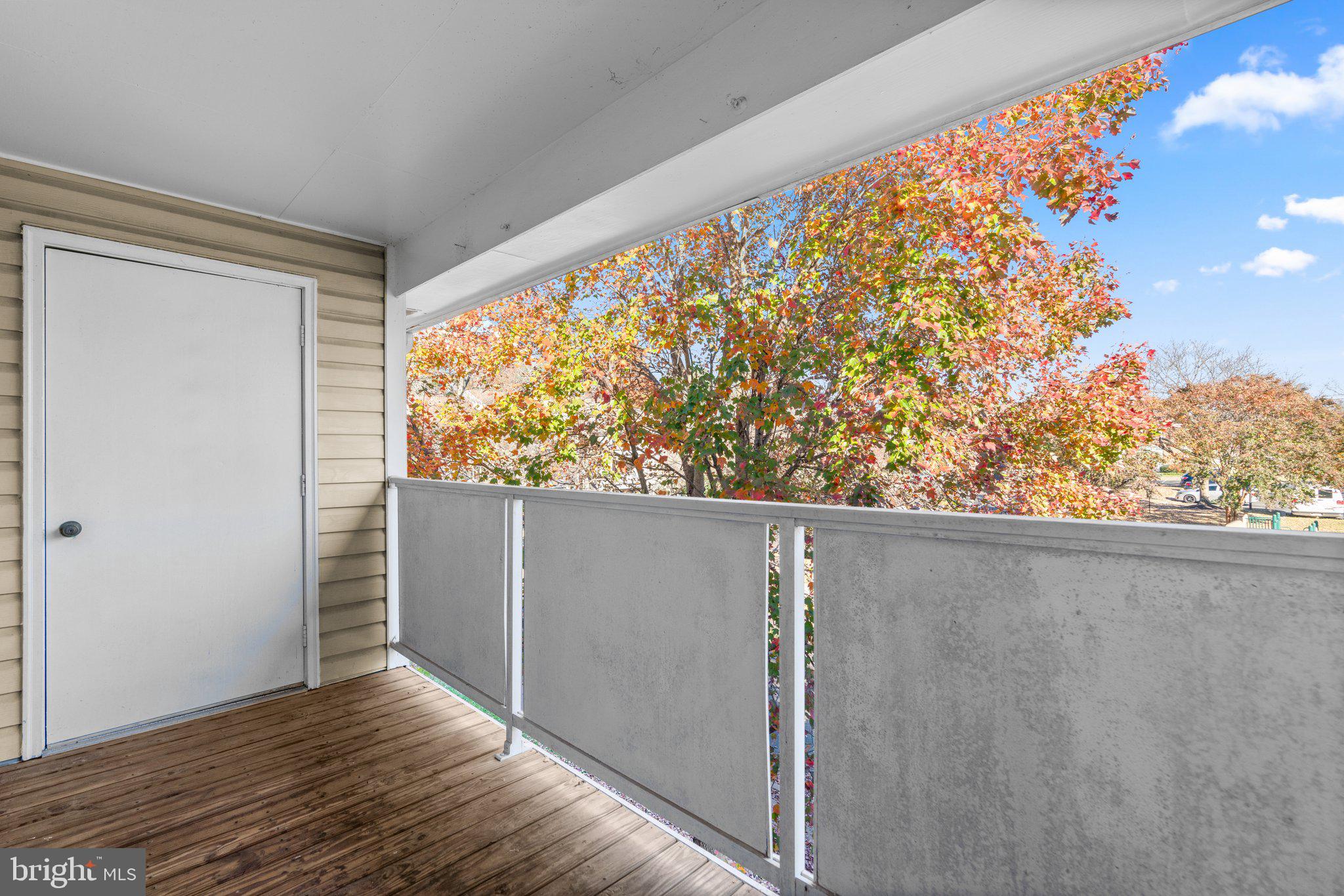 KNOLLS AT NORTH LAKE CONDOMINIUM - Residential