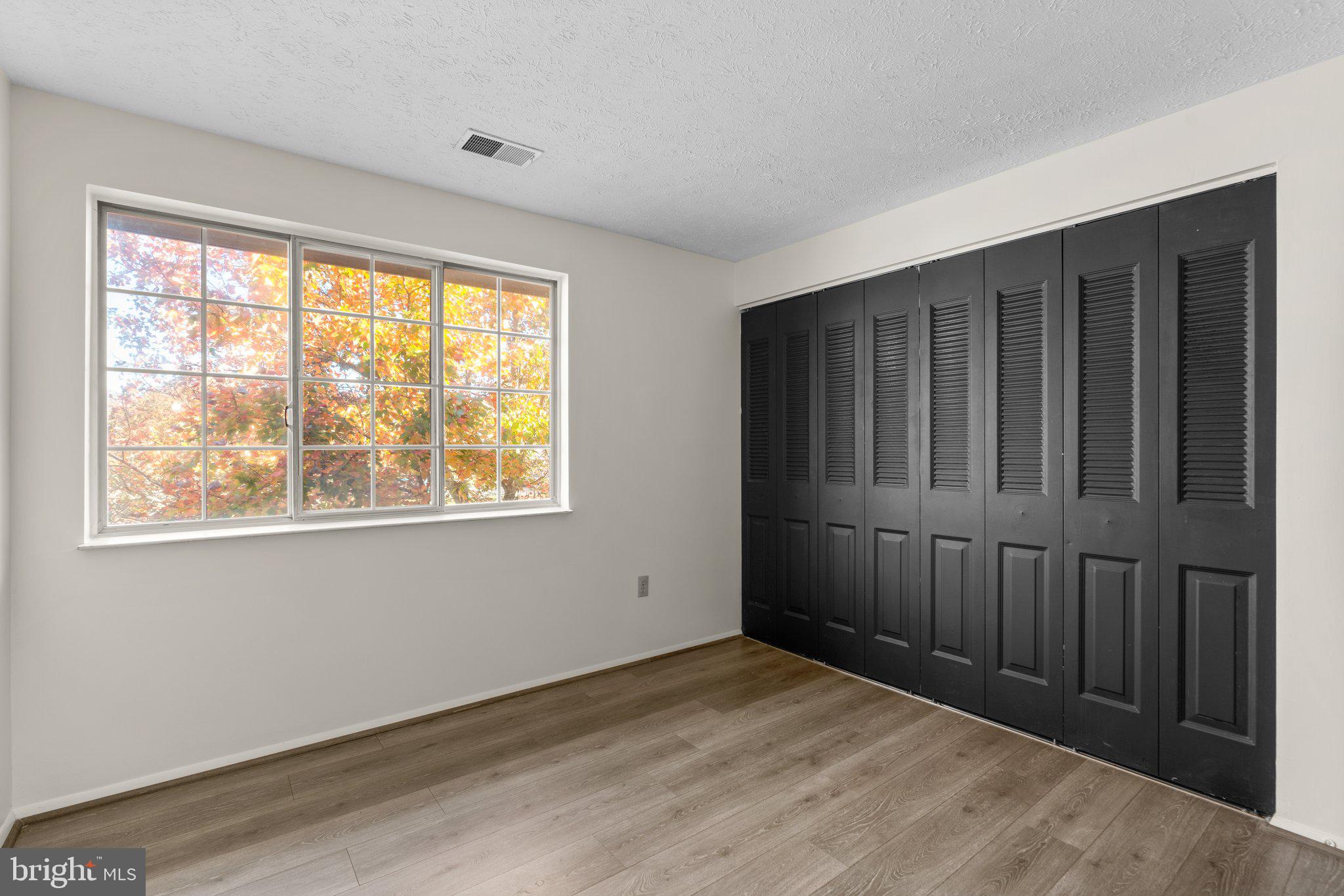 KNOLLS AT NORTH LAKE CONDOMINIUM - Residential