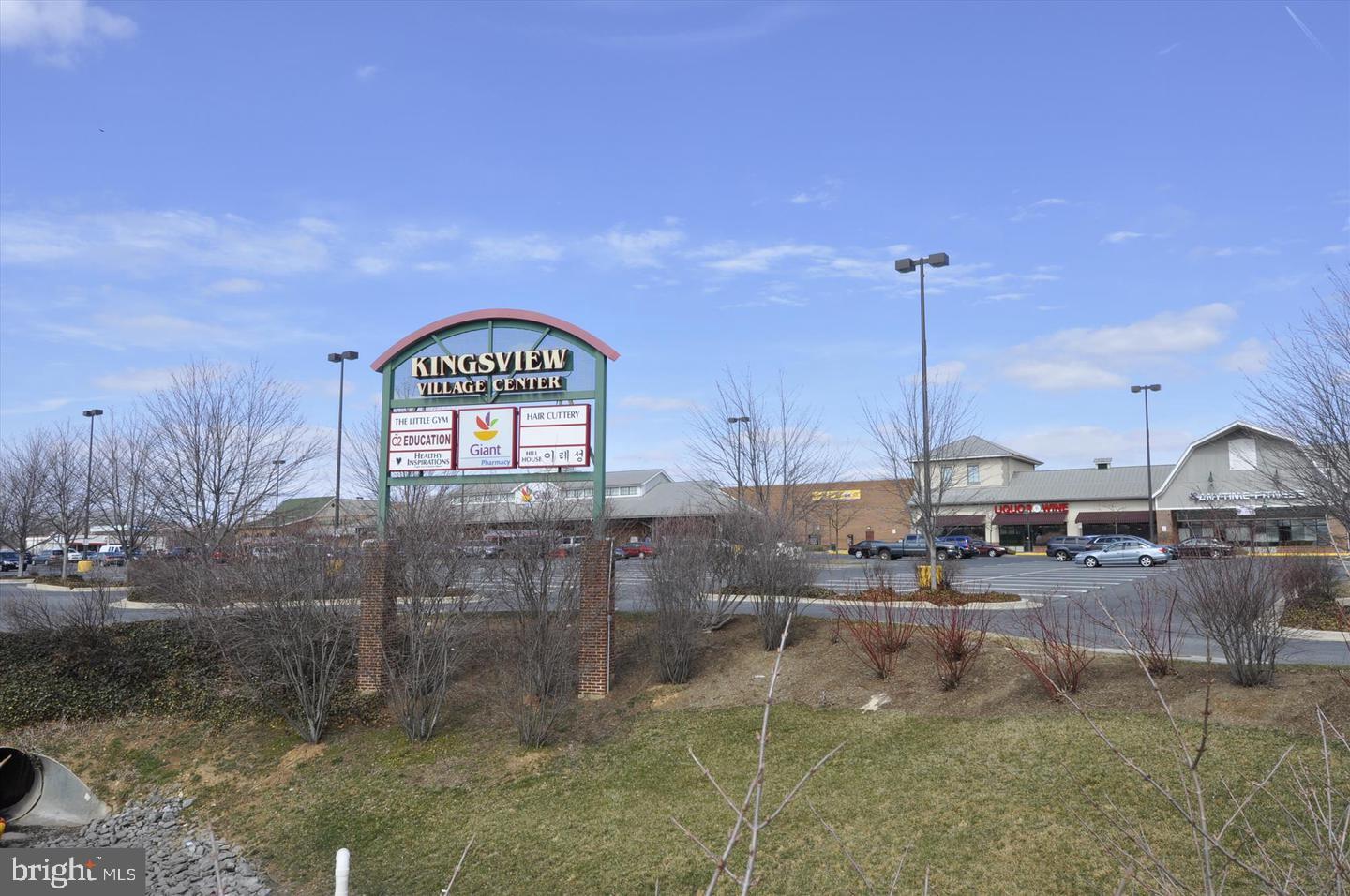 KNOLLS AT NORTH LAKE CONDOMINIUM - Residential