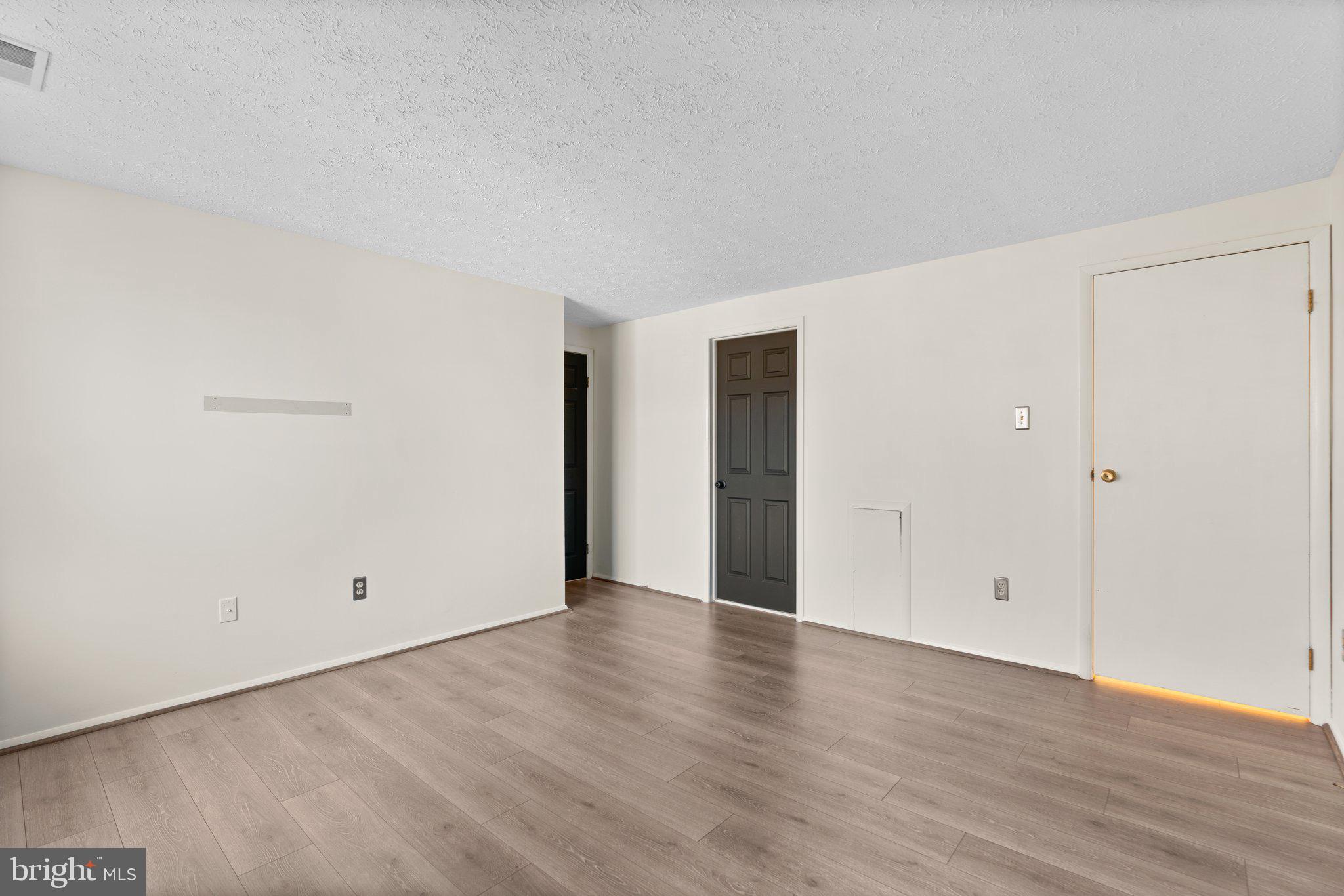 KNOLLS AT NORTH LAKE CONDOMINIUM - Residential