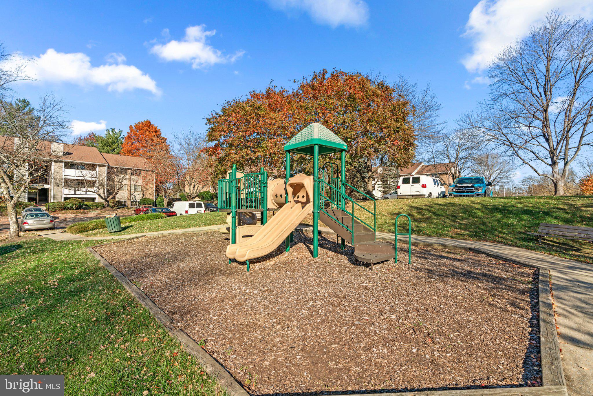 KNOLLS AT NORTH LAKE CONDOMINIUM - Residential